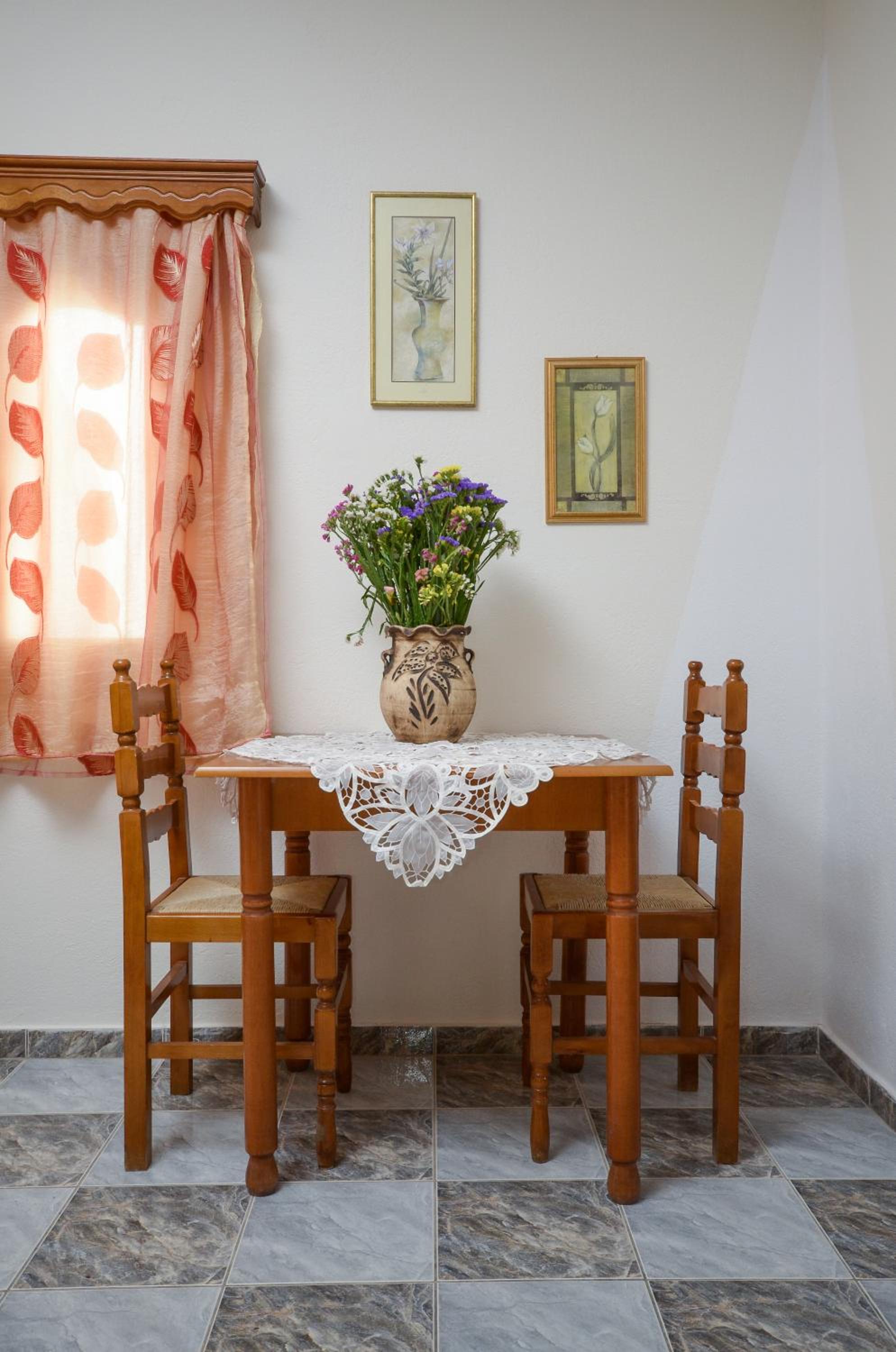Studio (2 Adults) - Photo 17