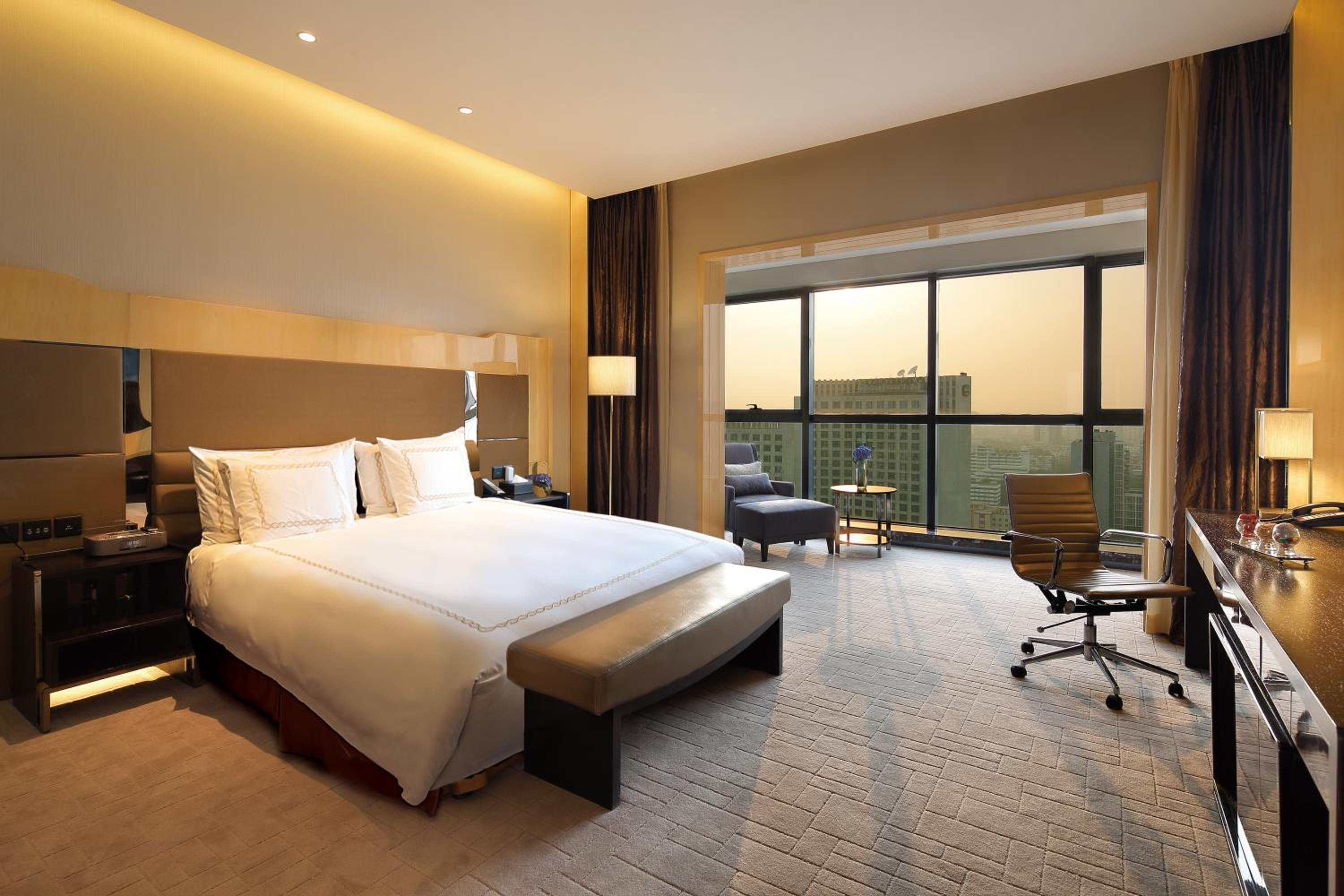Premium King Room with City View
