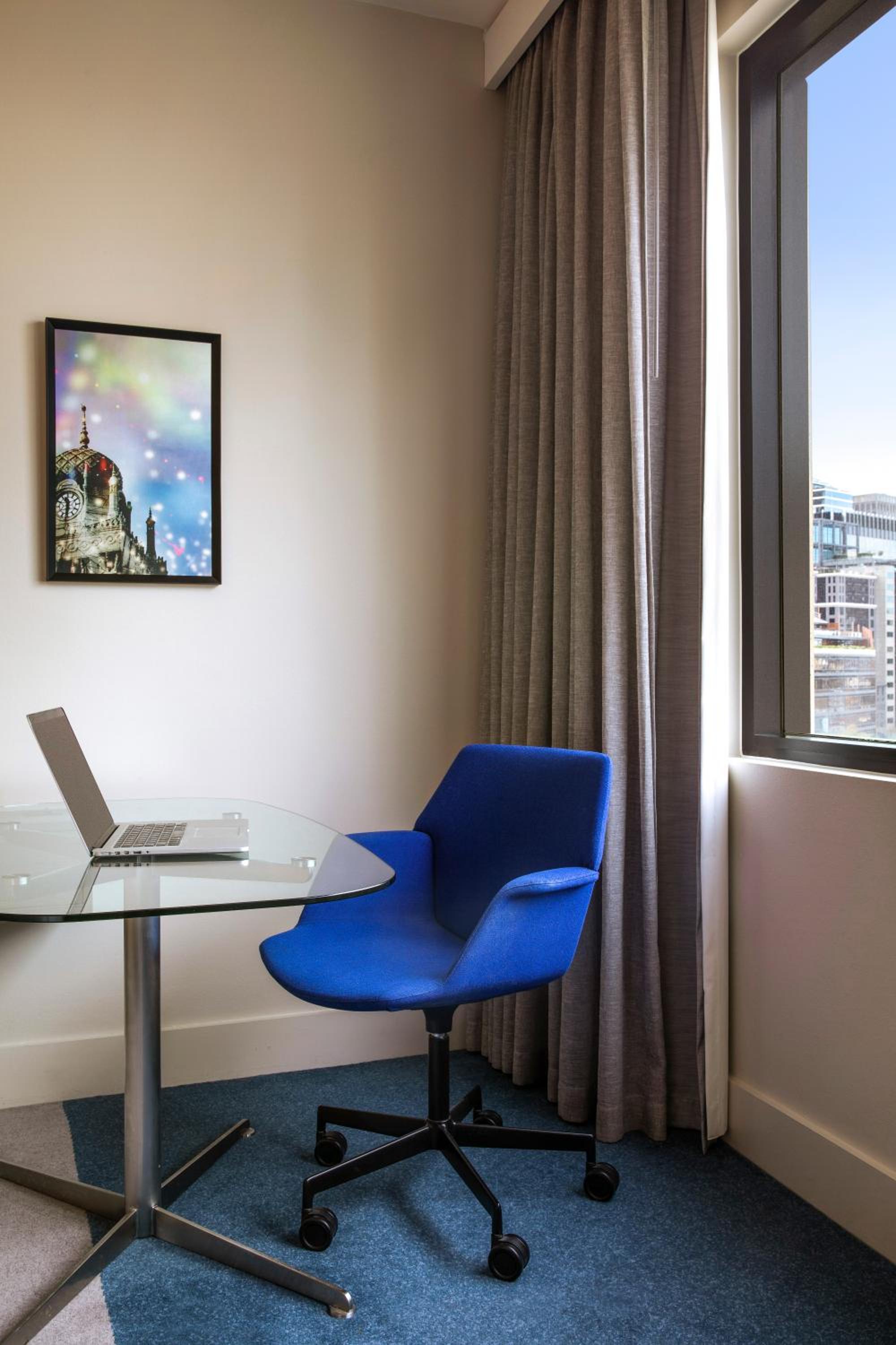 Standard King Room with River View - High Floor - Photo 7