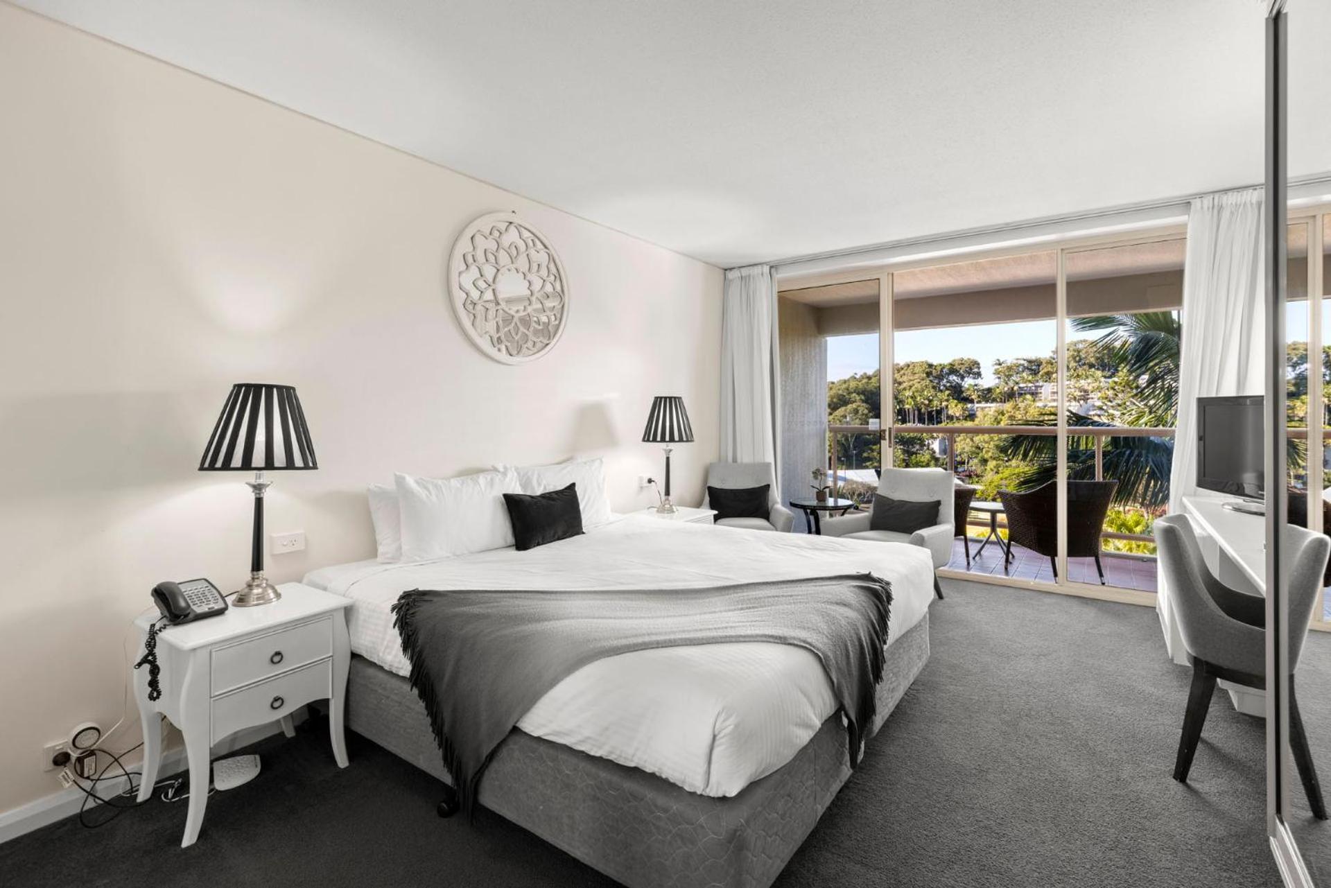 Executive Hotel Room - Photo 3