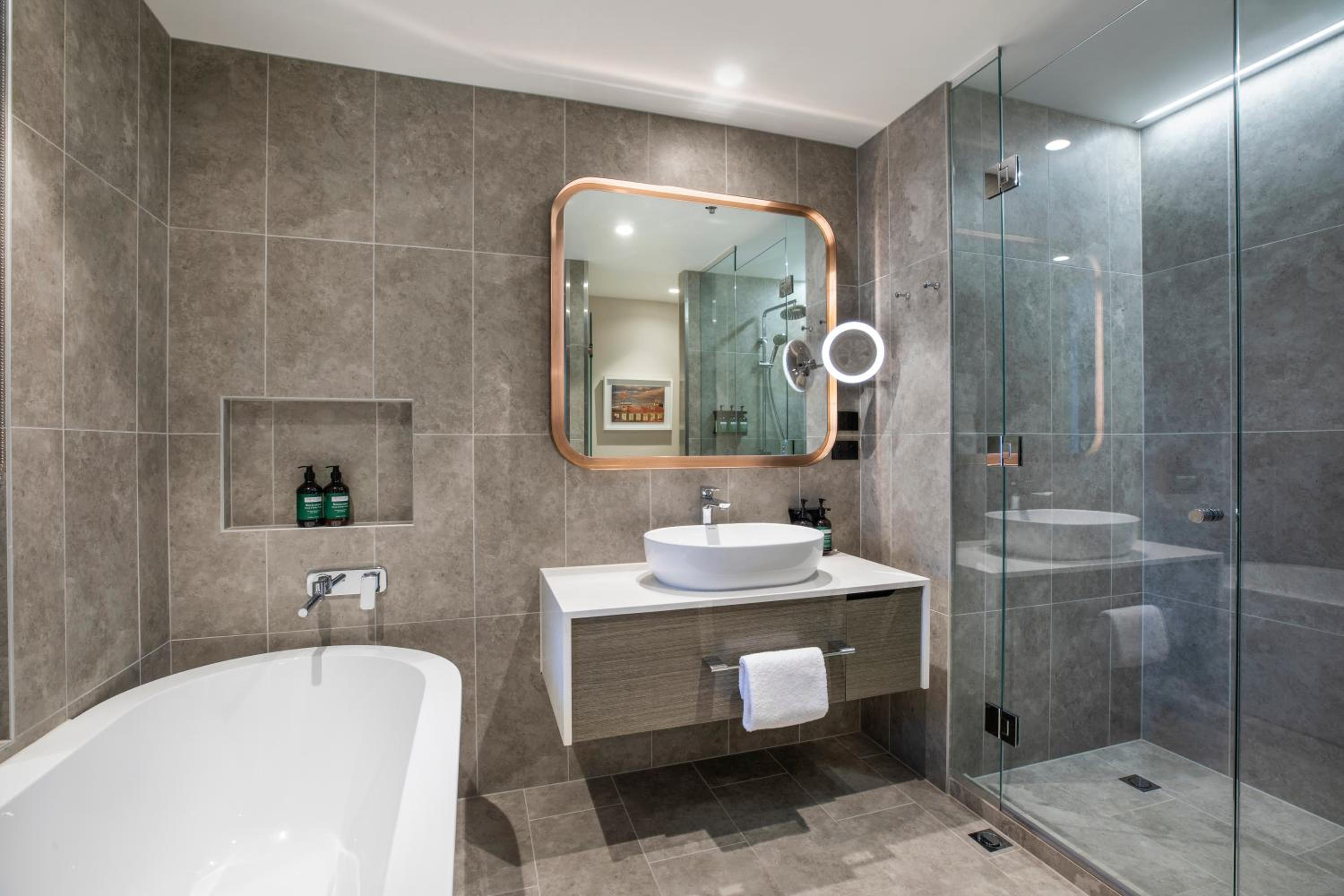 One-Bedroom Suite with River View - Photo 14
