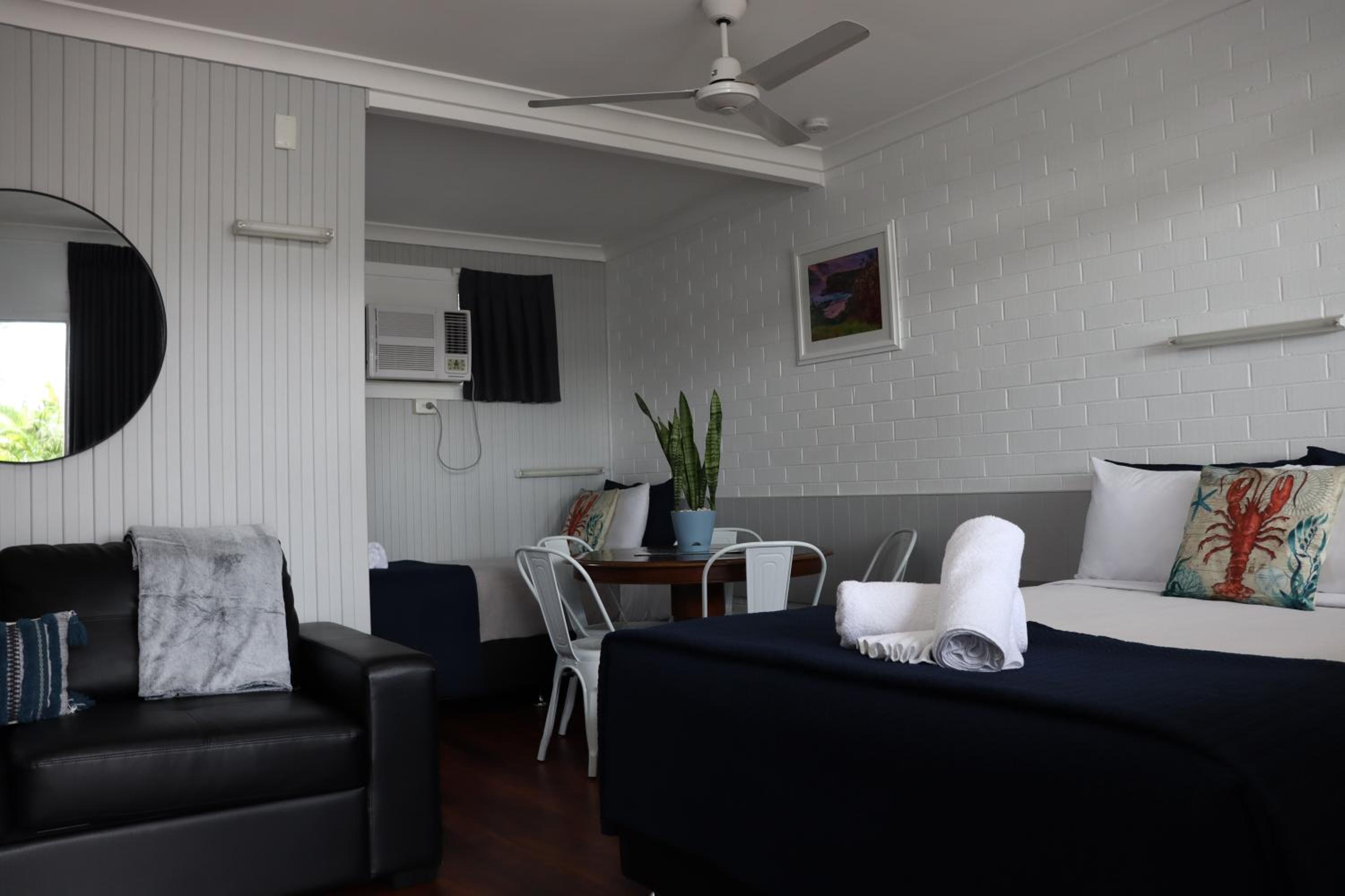 Family Room photo 1