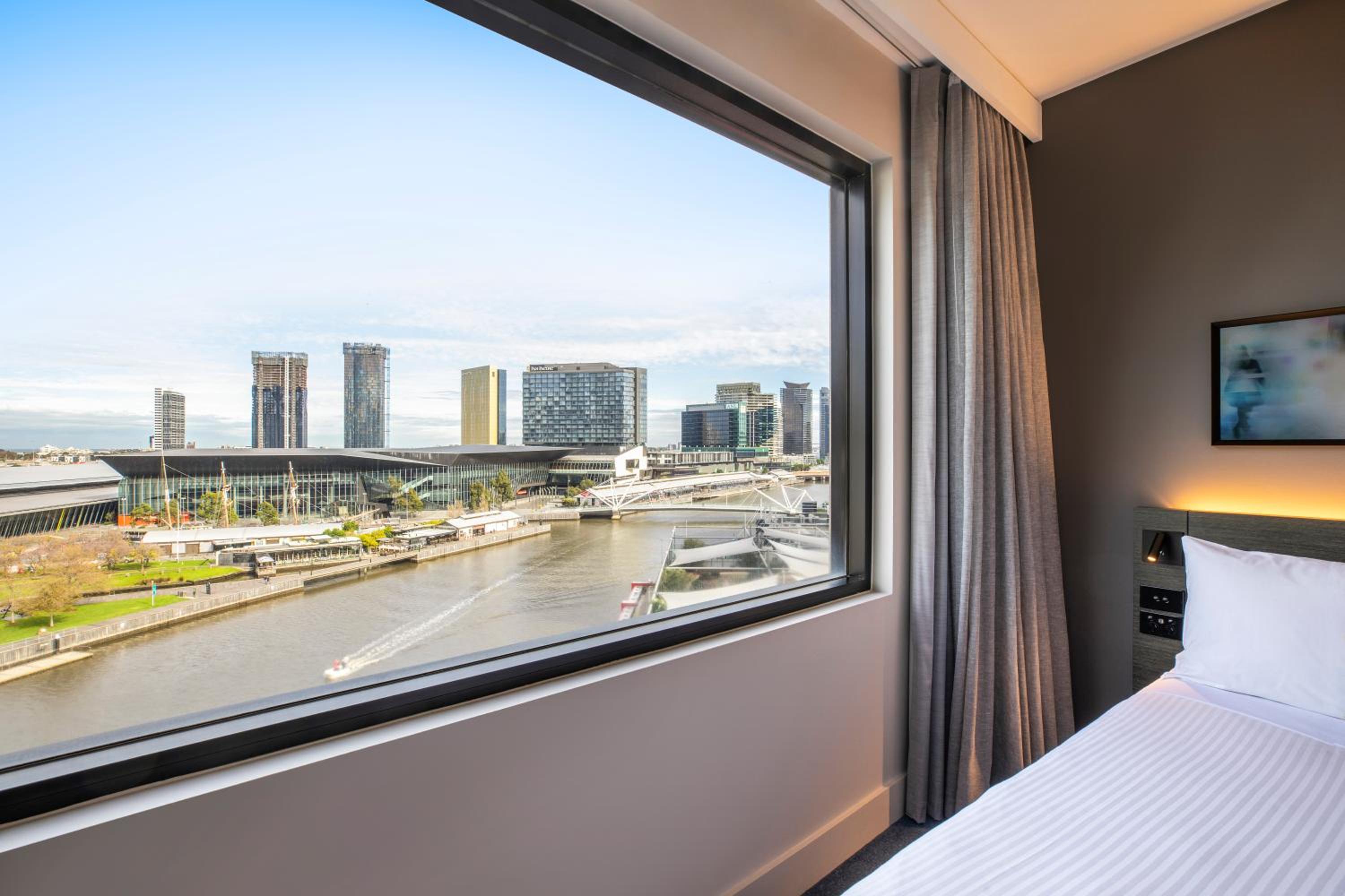 Standard Double Room with Two Double Beds and River View - Photo 2