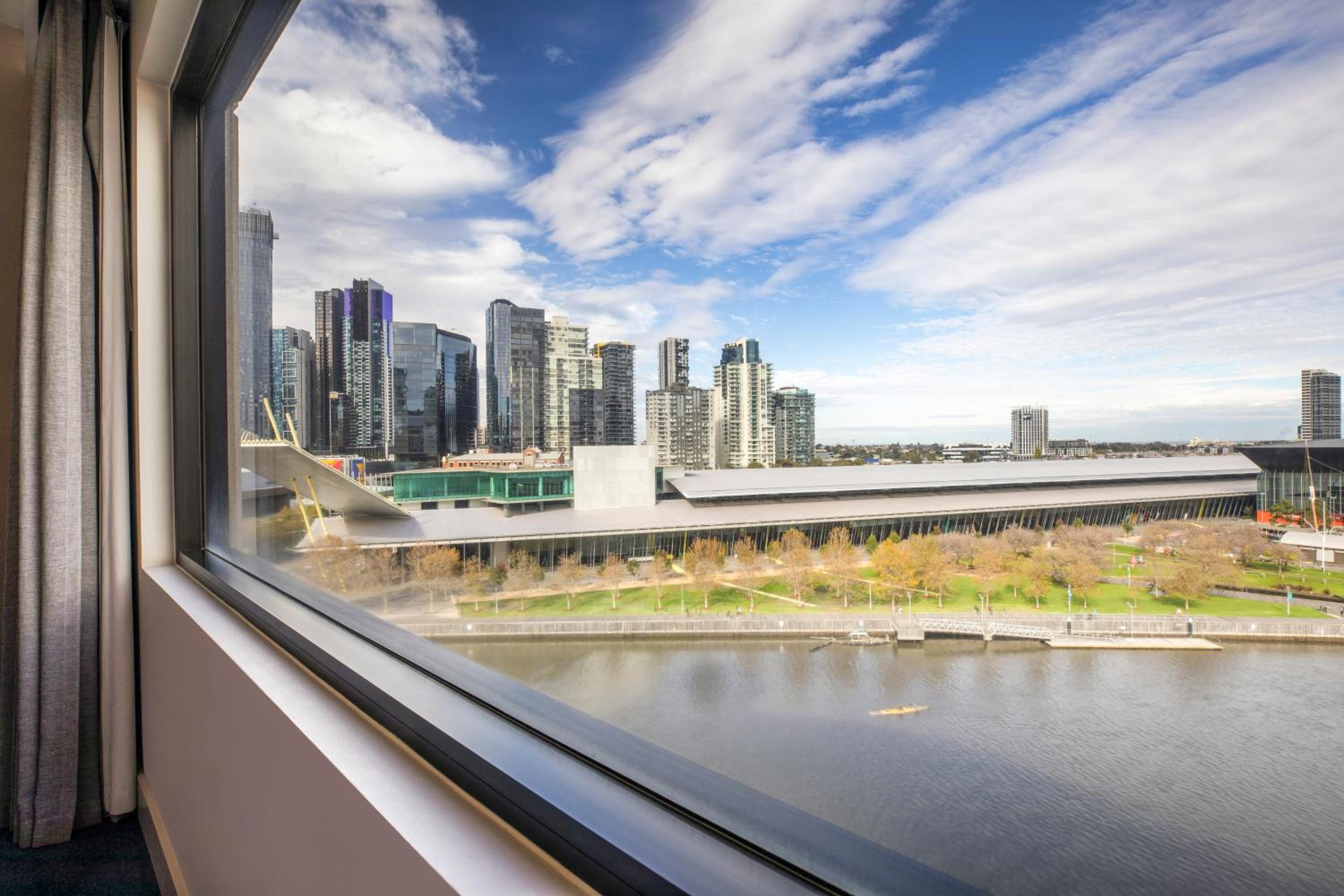 Standard Double Room with Two Double Beds and River View - Photo 13