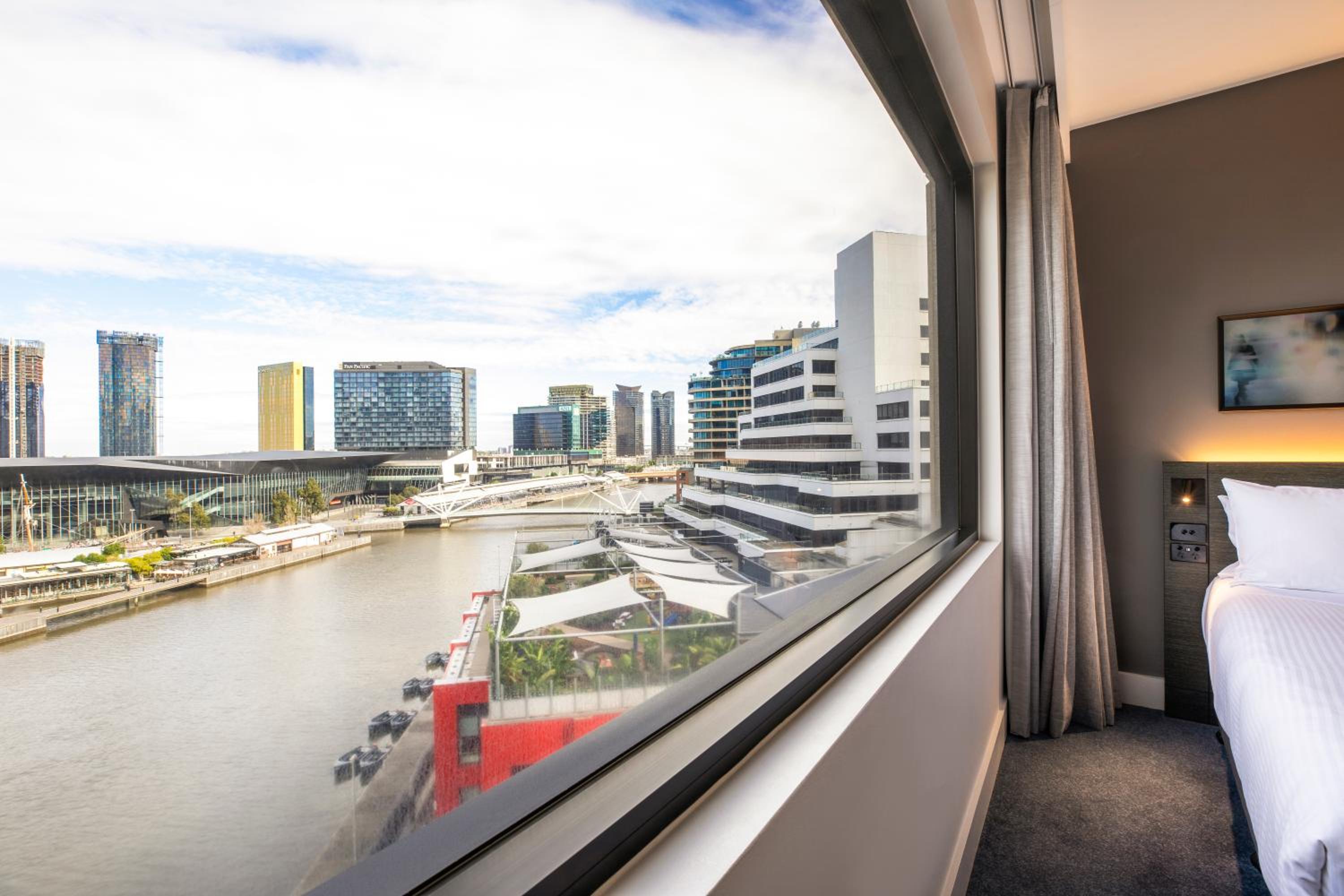 Standard Double Room with Two Double Beds and River View - Photo 12