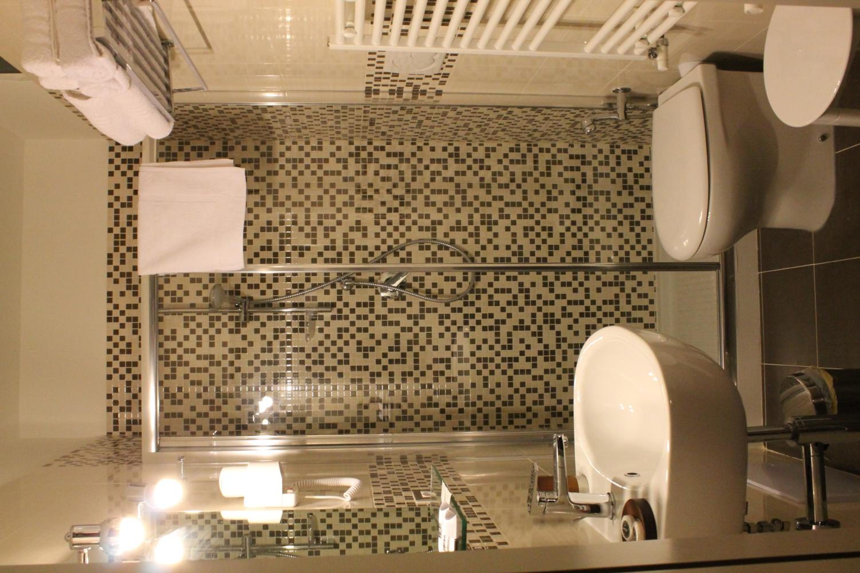 Deluxe King Room - Photo 2