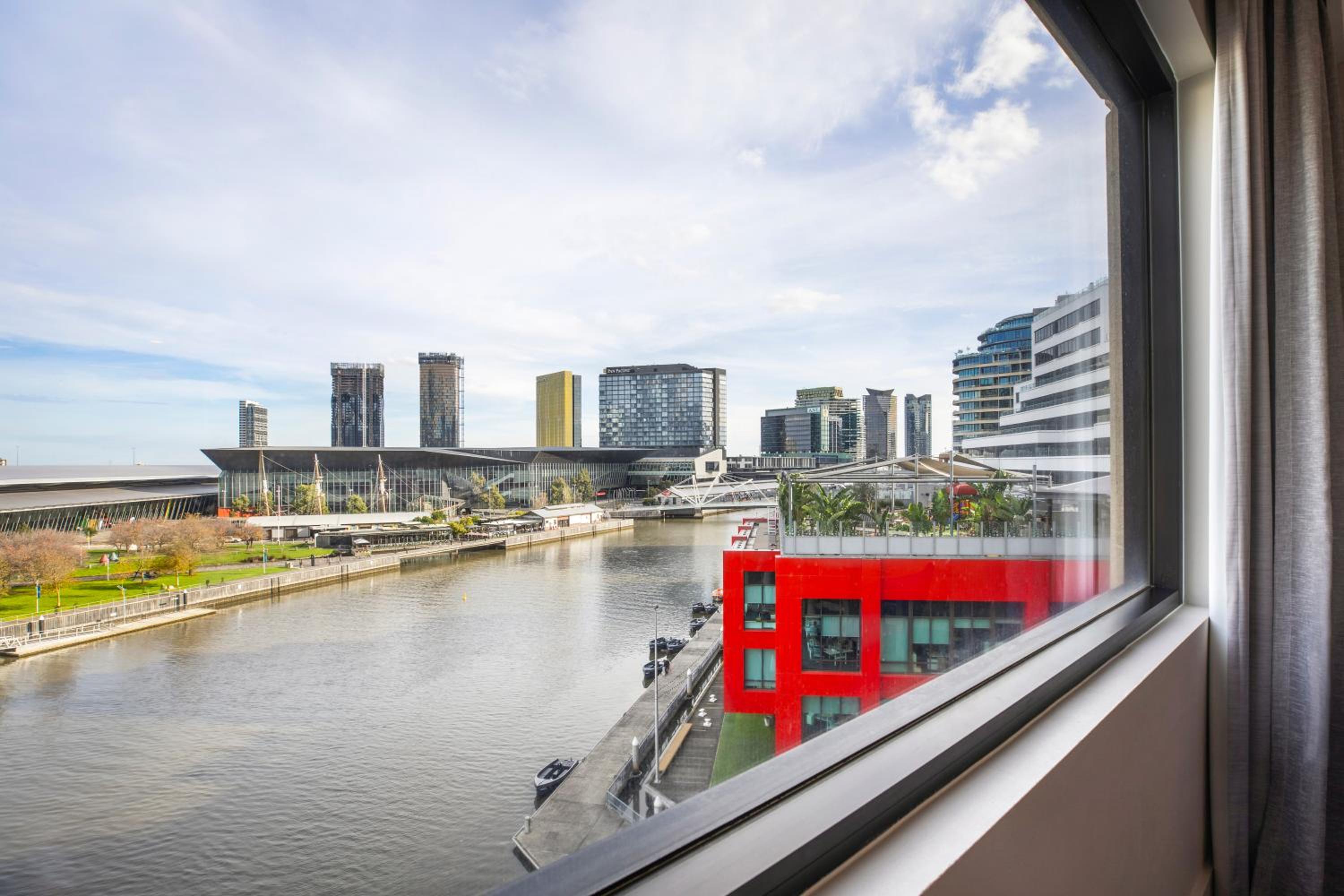 Standard King Room with River View - Photo 7