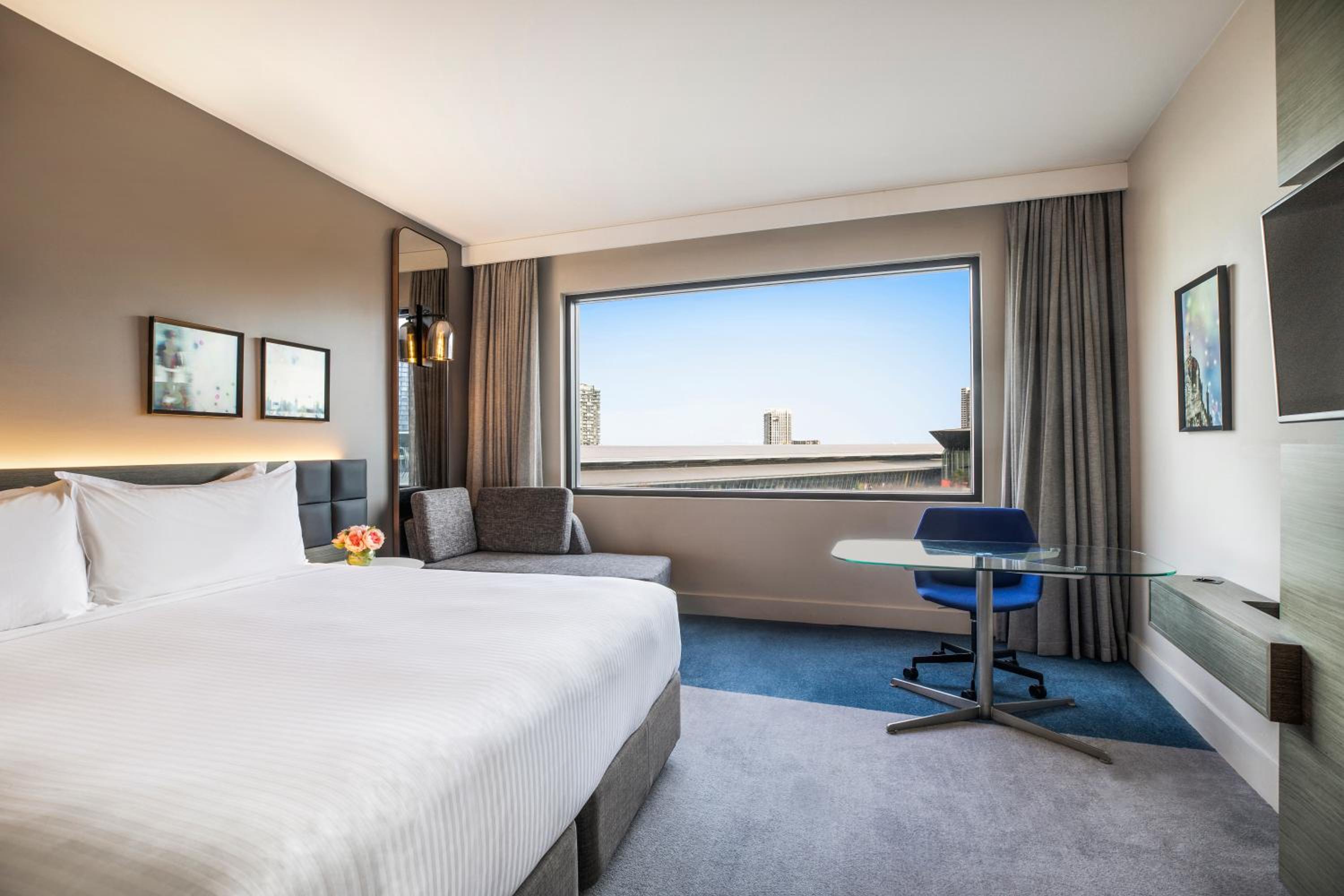Standard King Room with River View - Photo 1