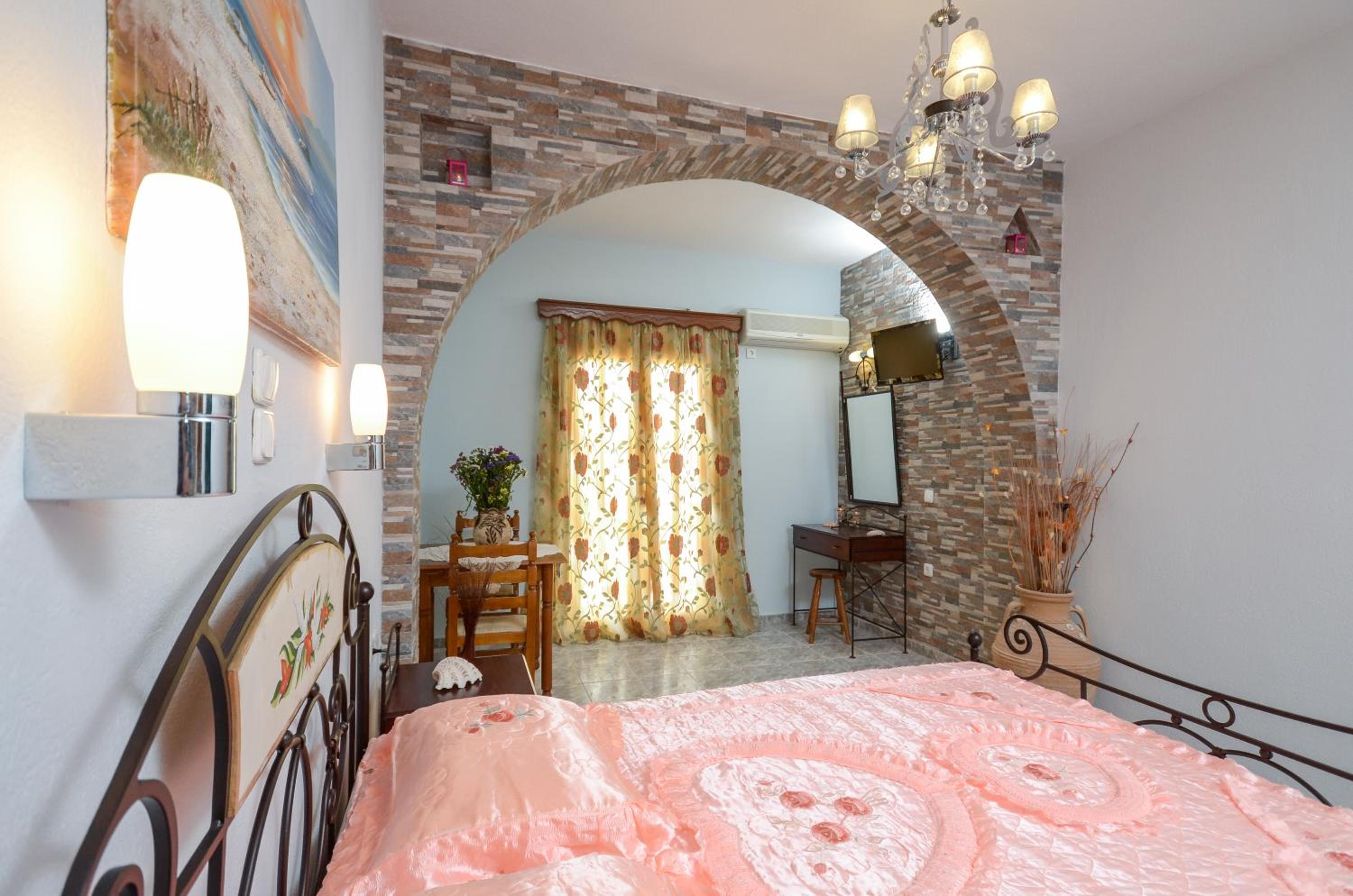 Studio (2 Adults) - Photo 11