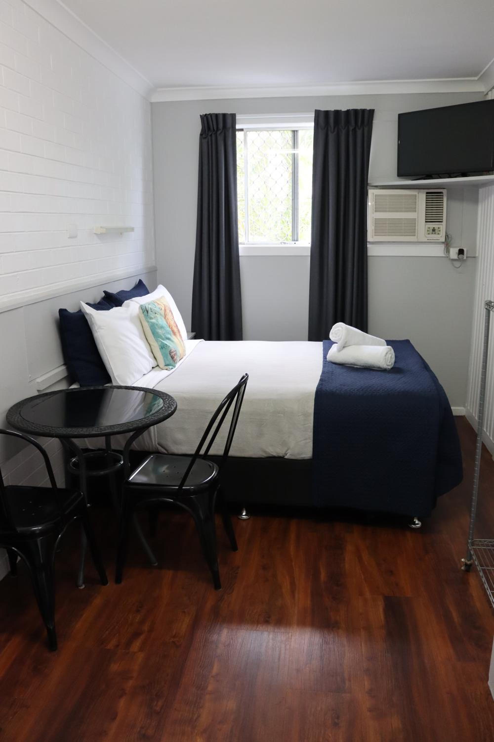 Budget Double Room photo 2