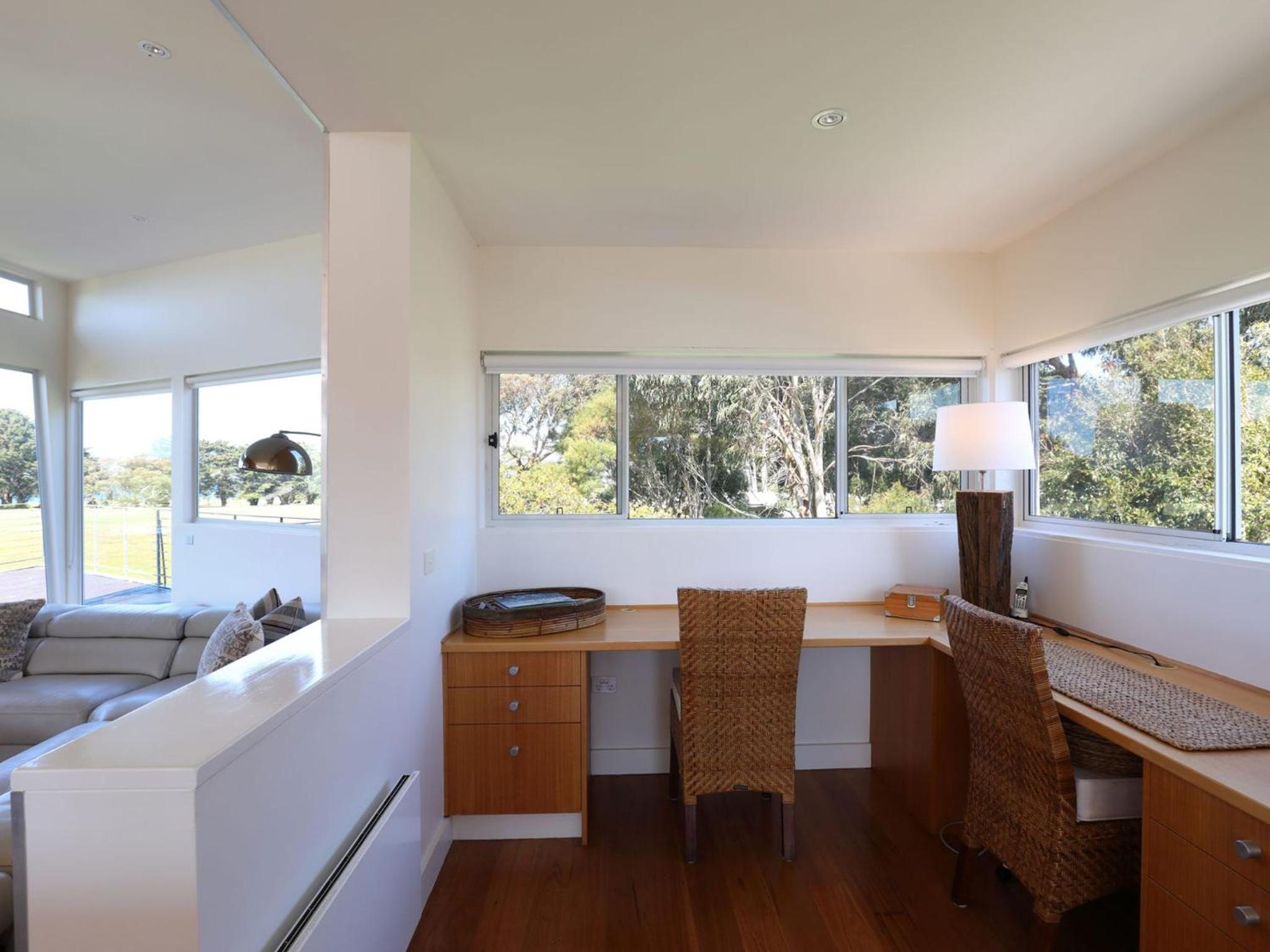 Five-Bedroom House photo 3
