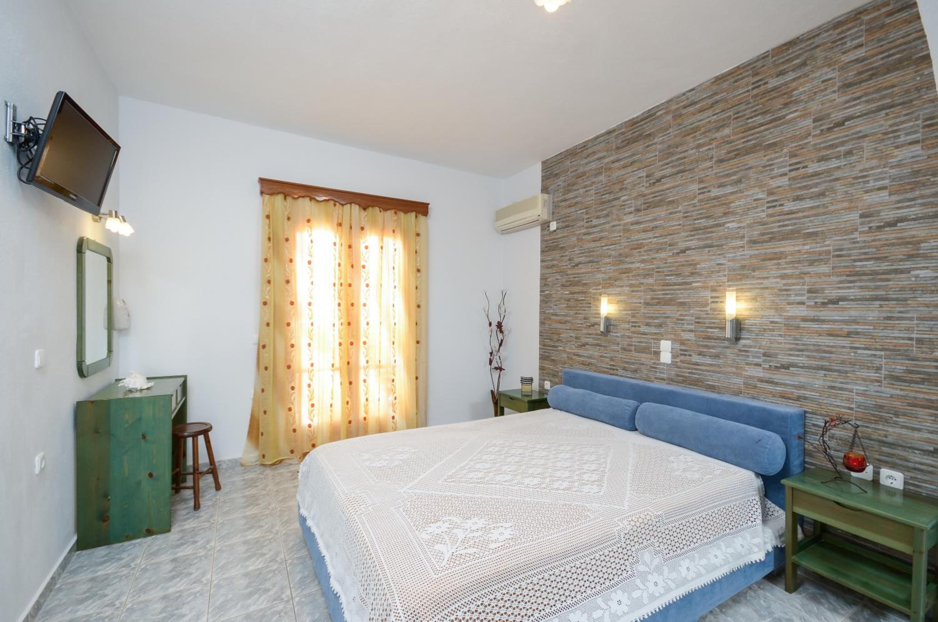 Studio (2 Adults) - Photo 21