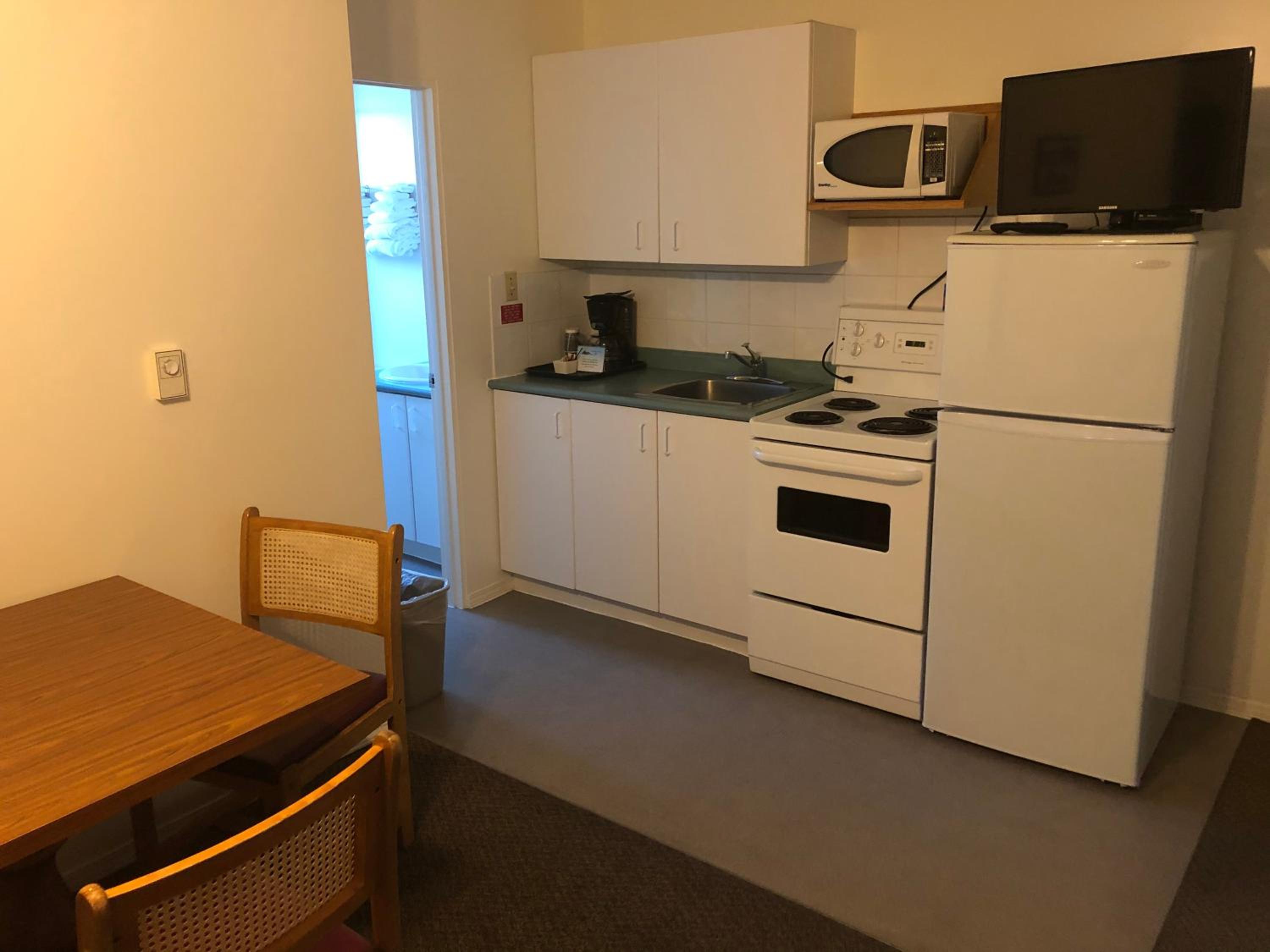 Two-Bedroom Suite with Kitchen - Photo 5