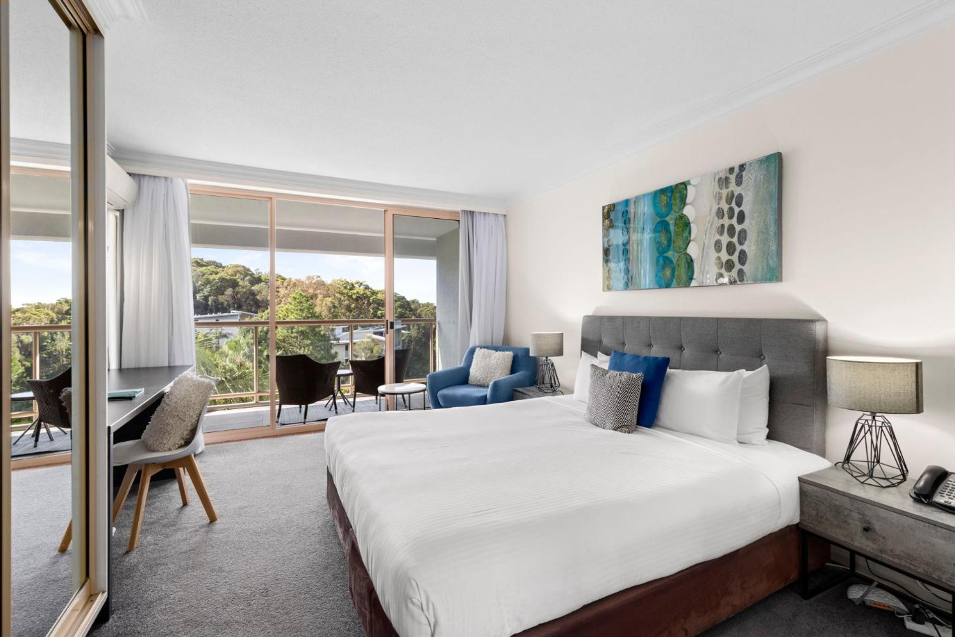 Deluxe Hotel Room photo 1