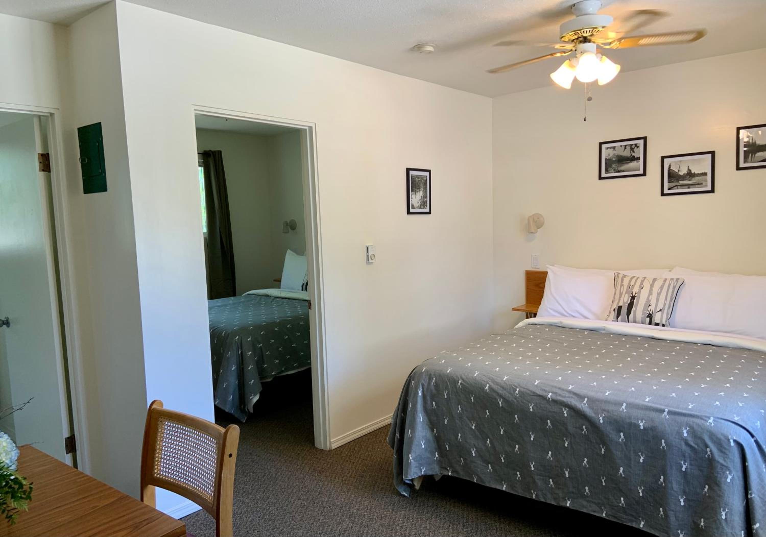 Queen Room with Two Queen Beds - Photo 2