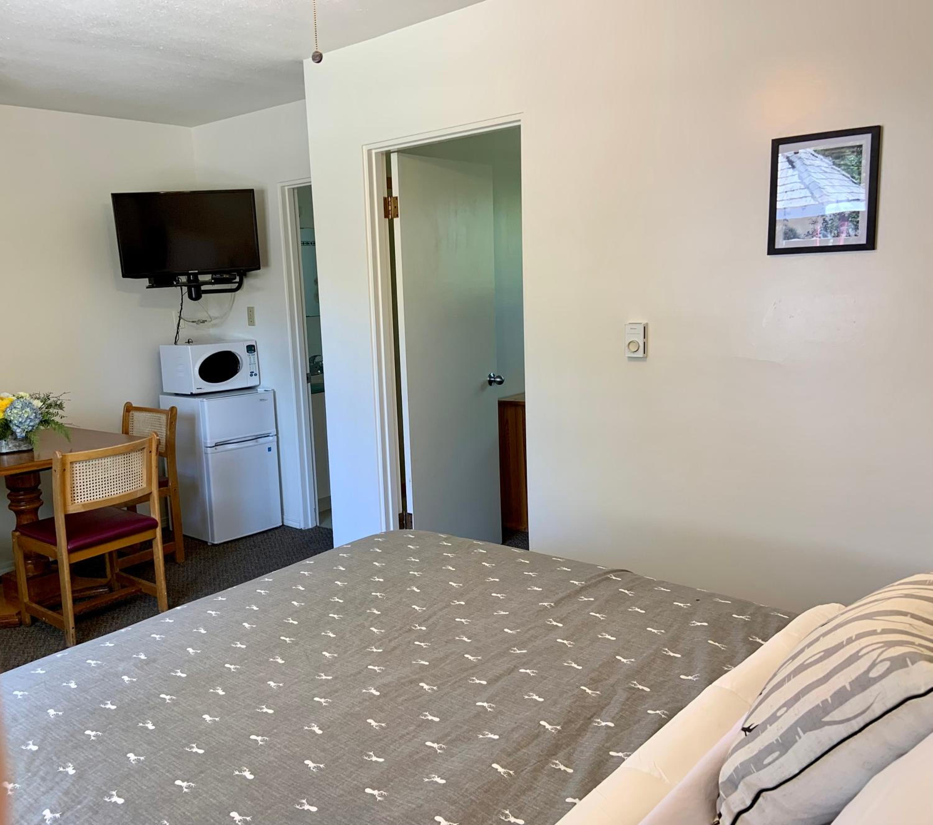 Queen Room with Two Queen Beds - Photo 1