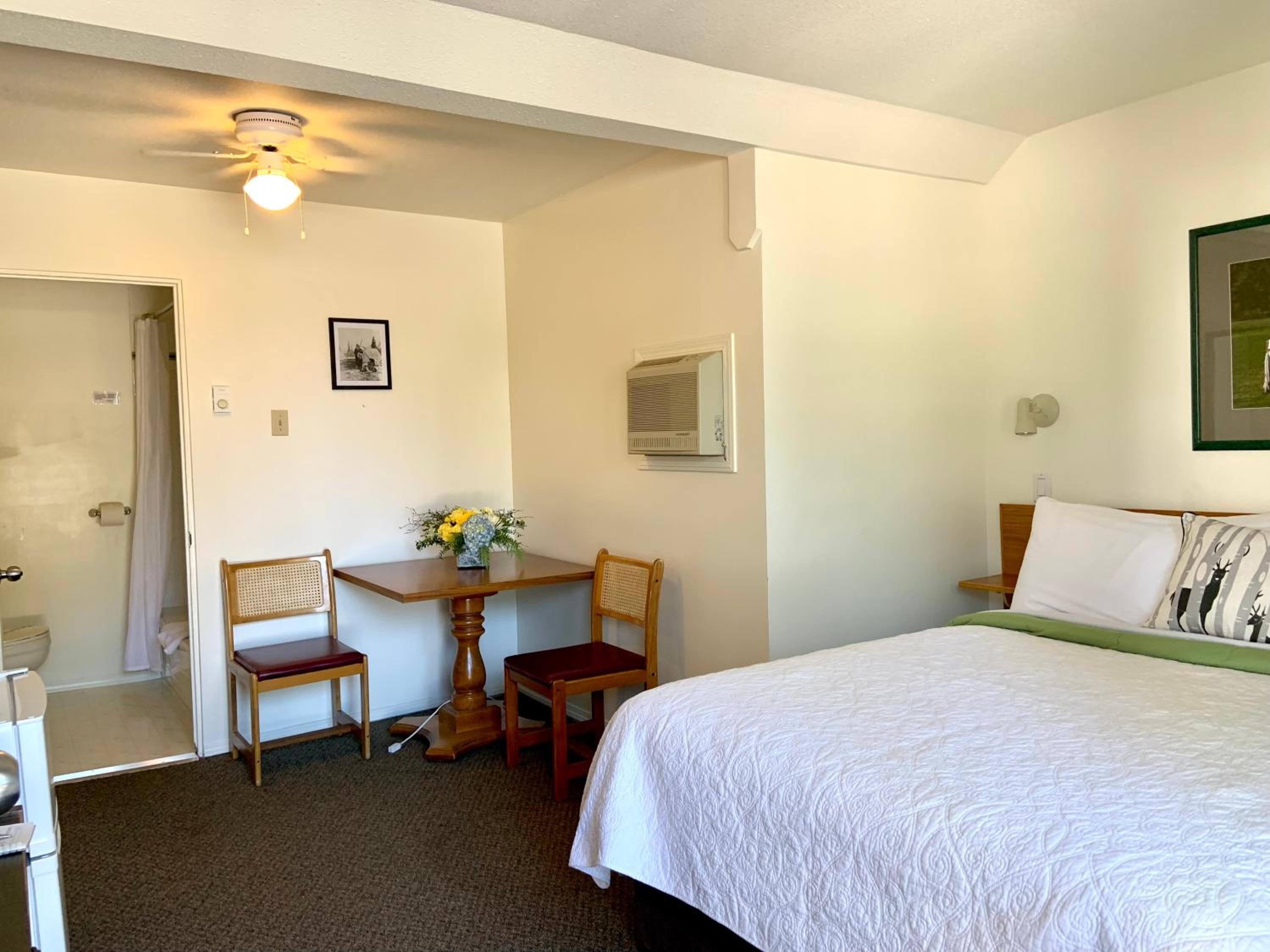 Deluxe Queen Room - Photo 1