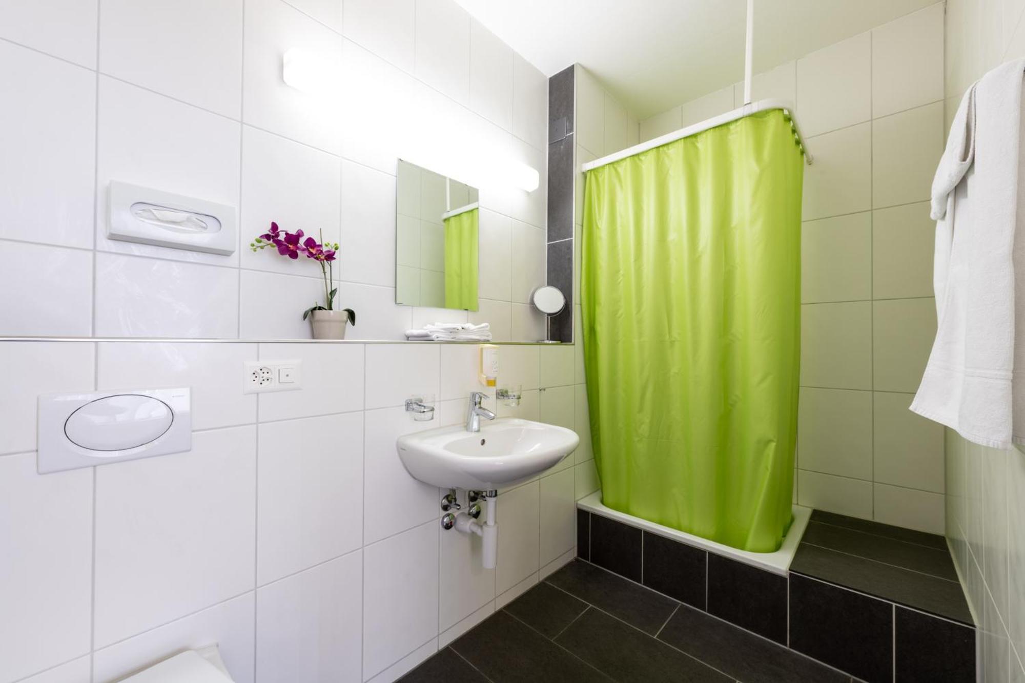 Double Room (1 Adult) - Photo 2