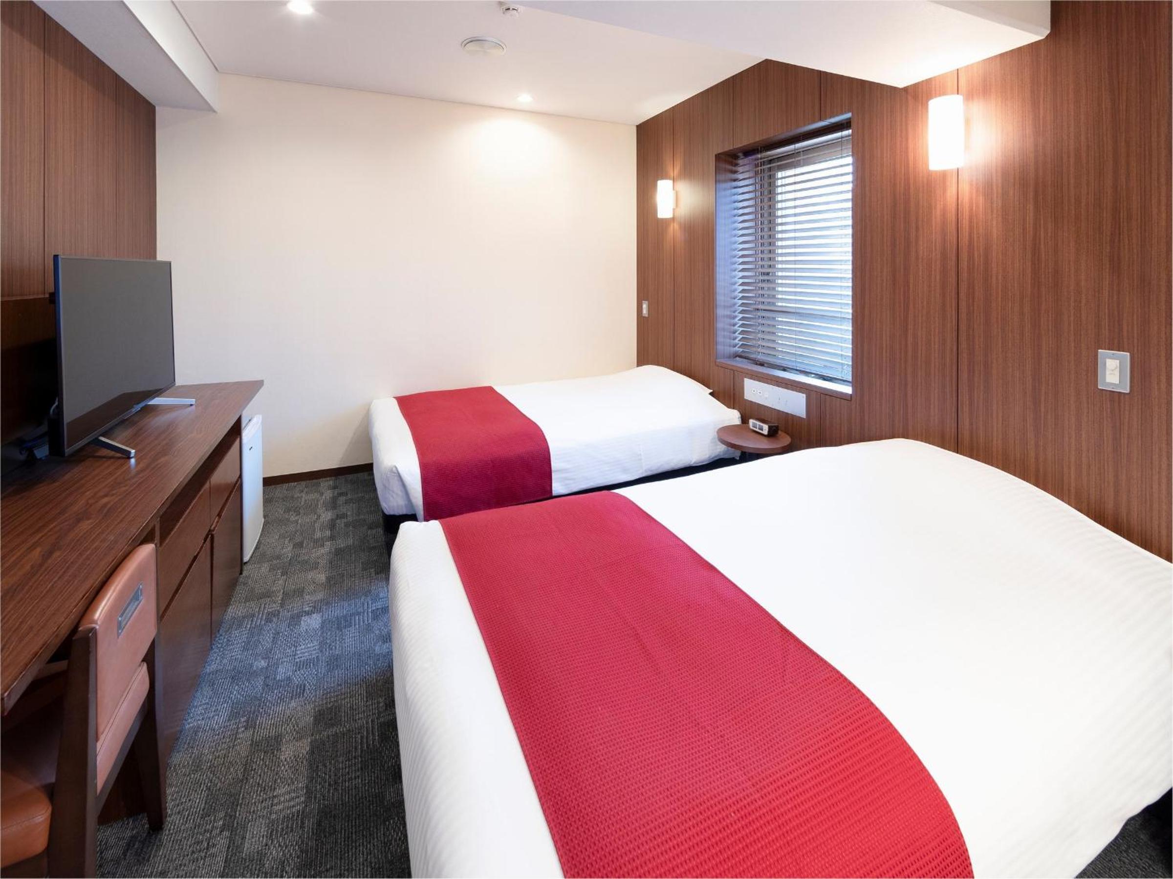Twin Room - Non-Smoking photo 2