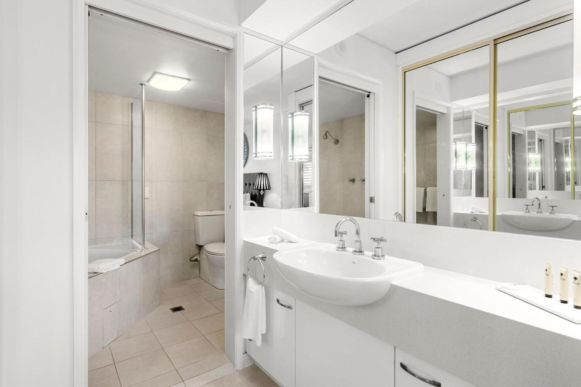 Executive One Bedroom Apartment - Photo 3