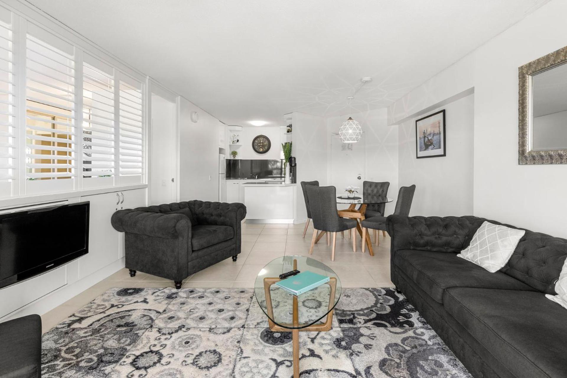 Executive Two Bedroom Dual Key Apartment - Photo 18