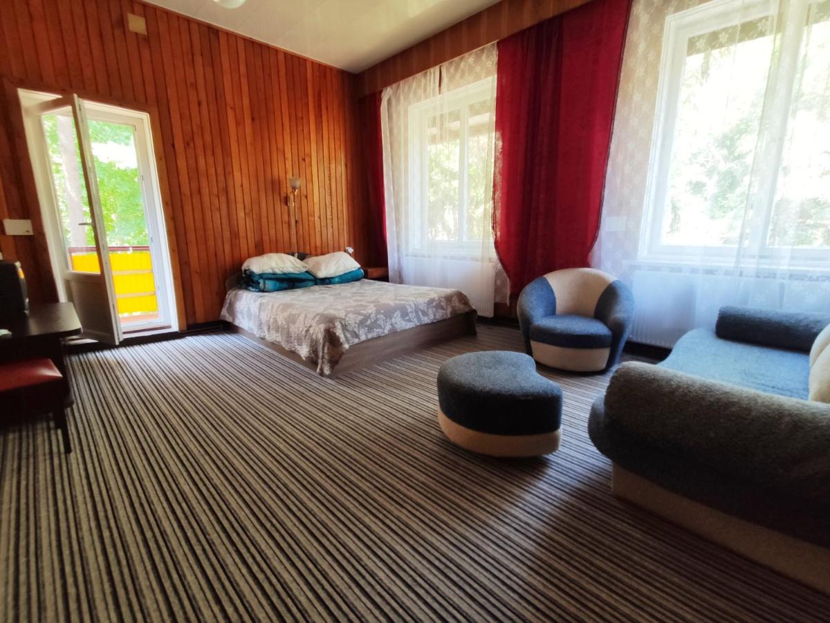 Triple Room with Shared Bathroom photo 1