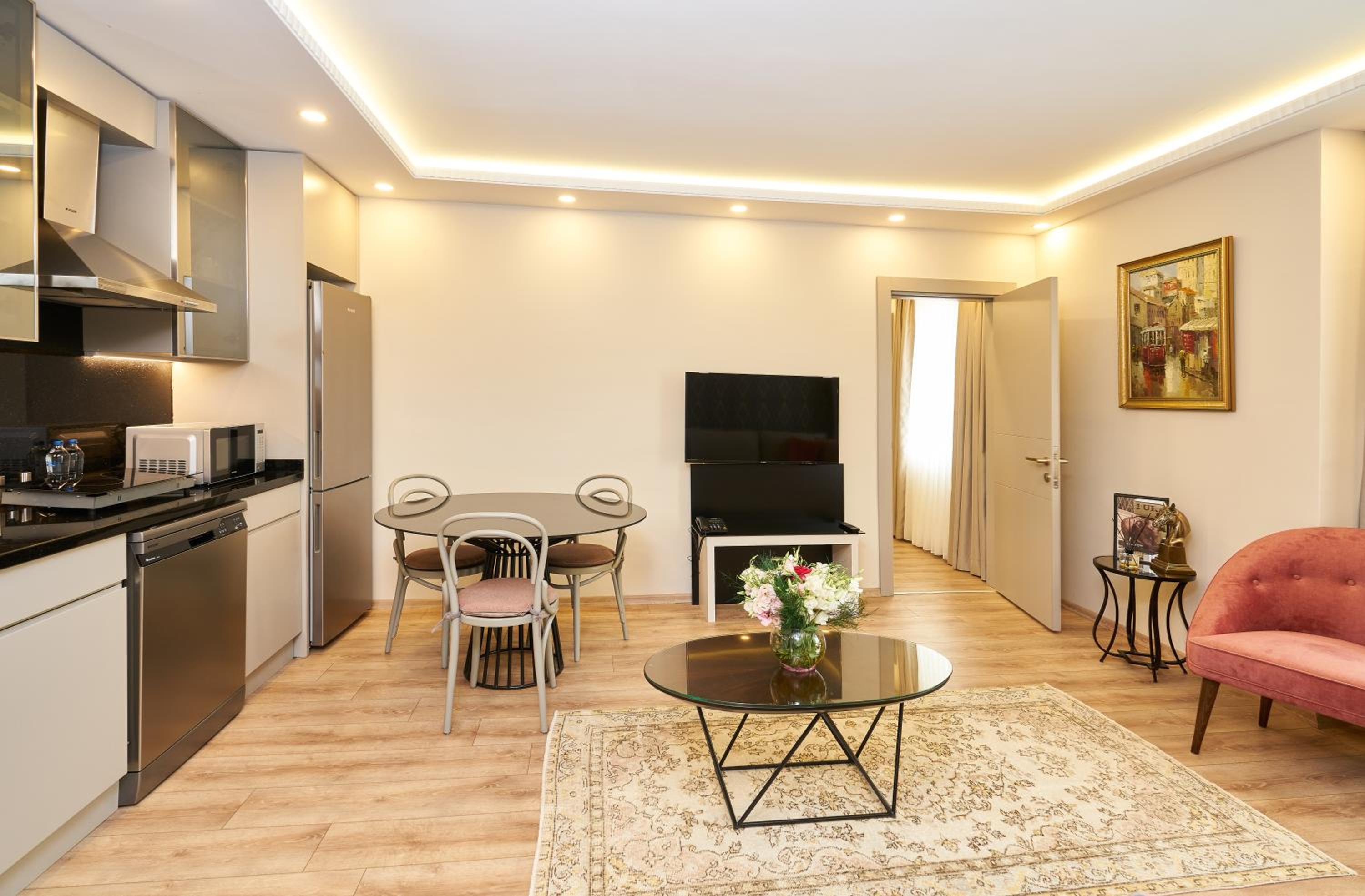 One-Bedroom Apartment photo 3
