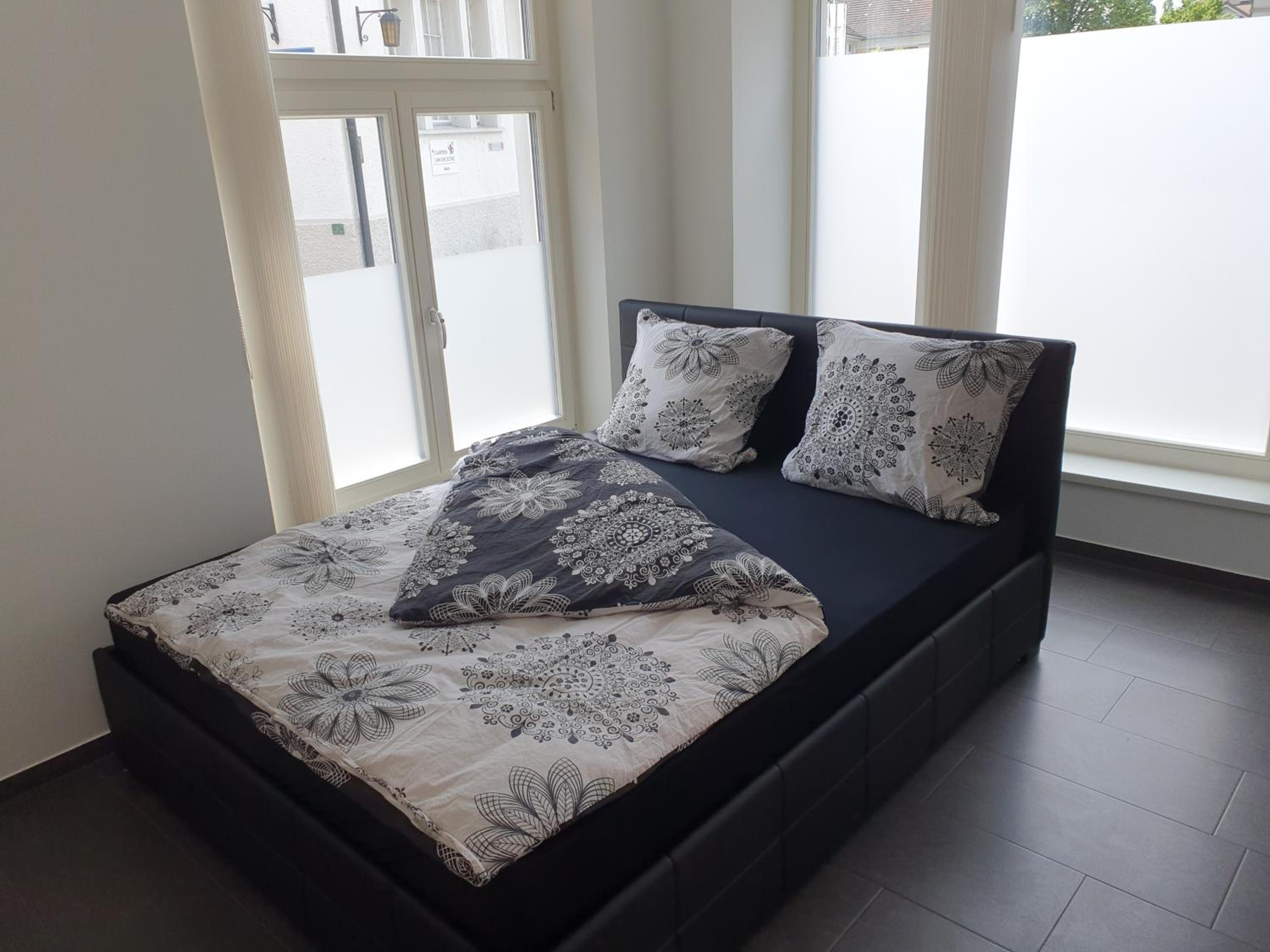 One-Bedroom Apartment - Photo 1