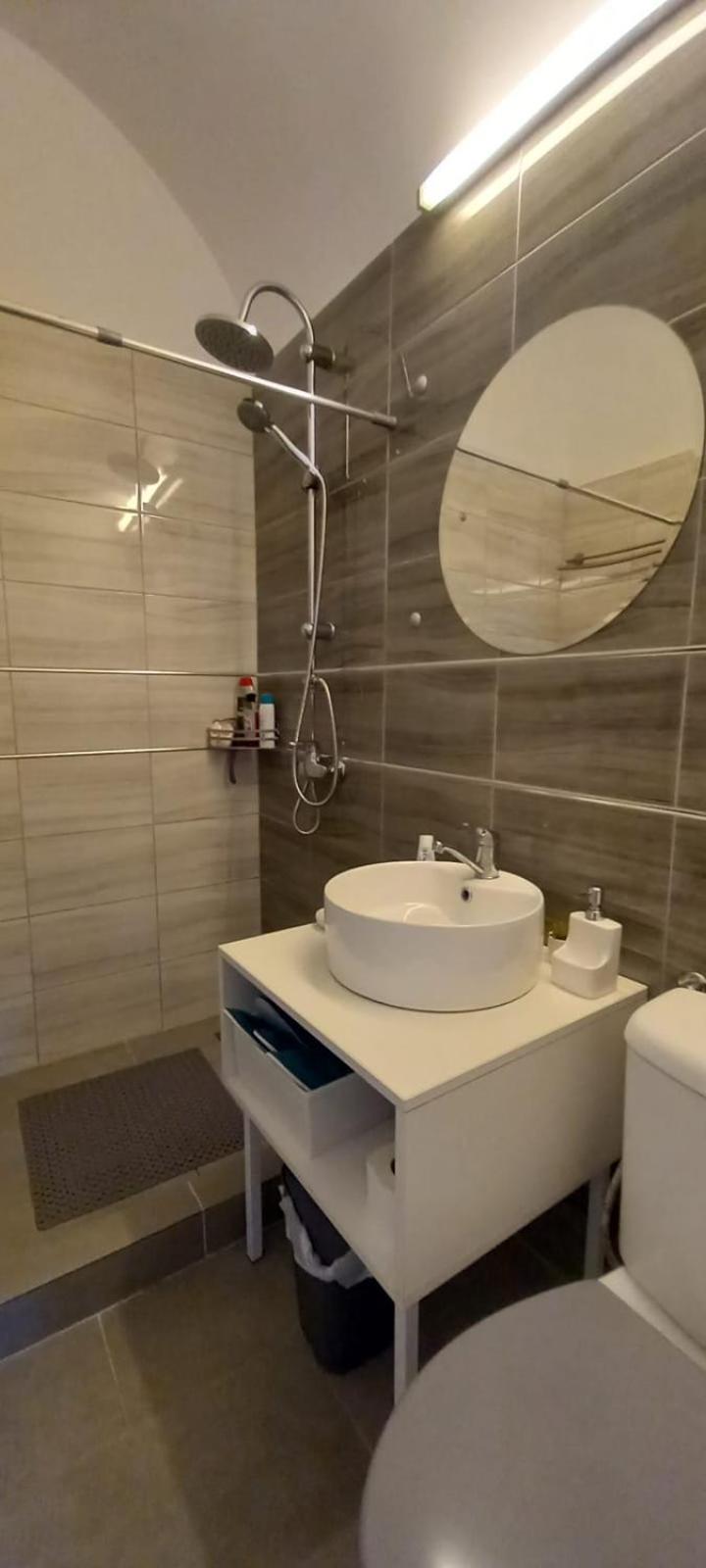 One-Bedroom Apartment - Photo 2