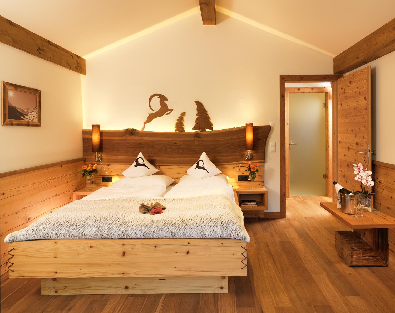 Deluxe Suite with Spa Bath photo 1