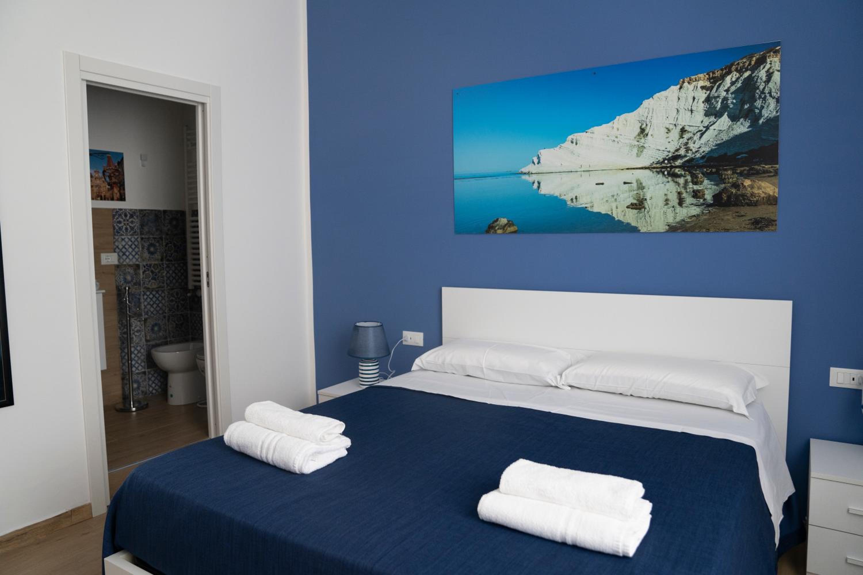 Large Double Room - Photo 1