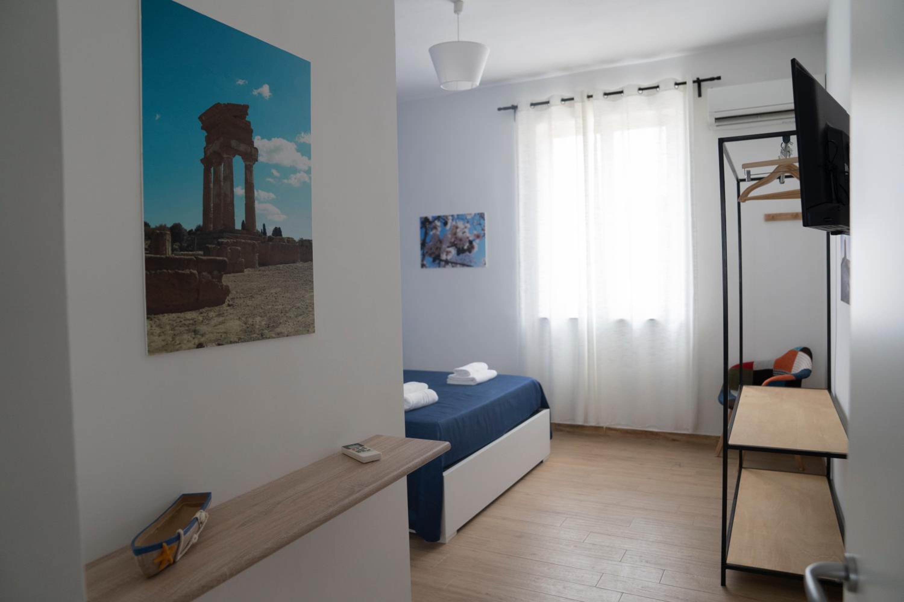 Large Double Room - Photo 2