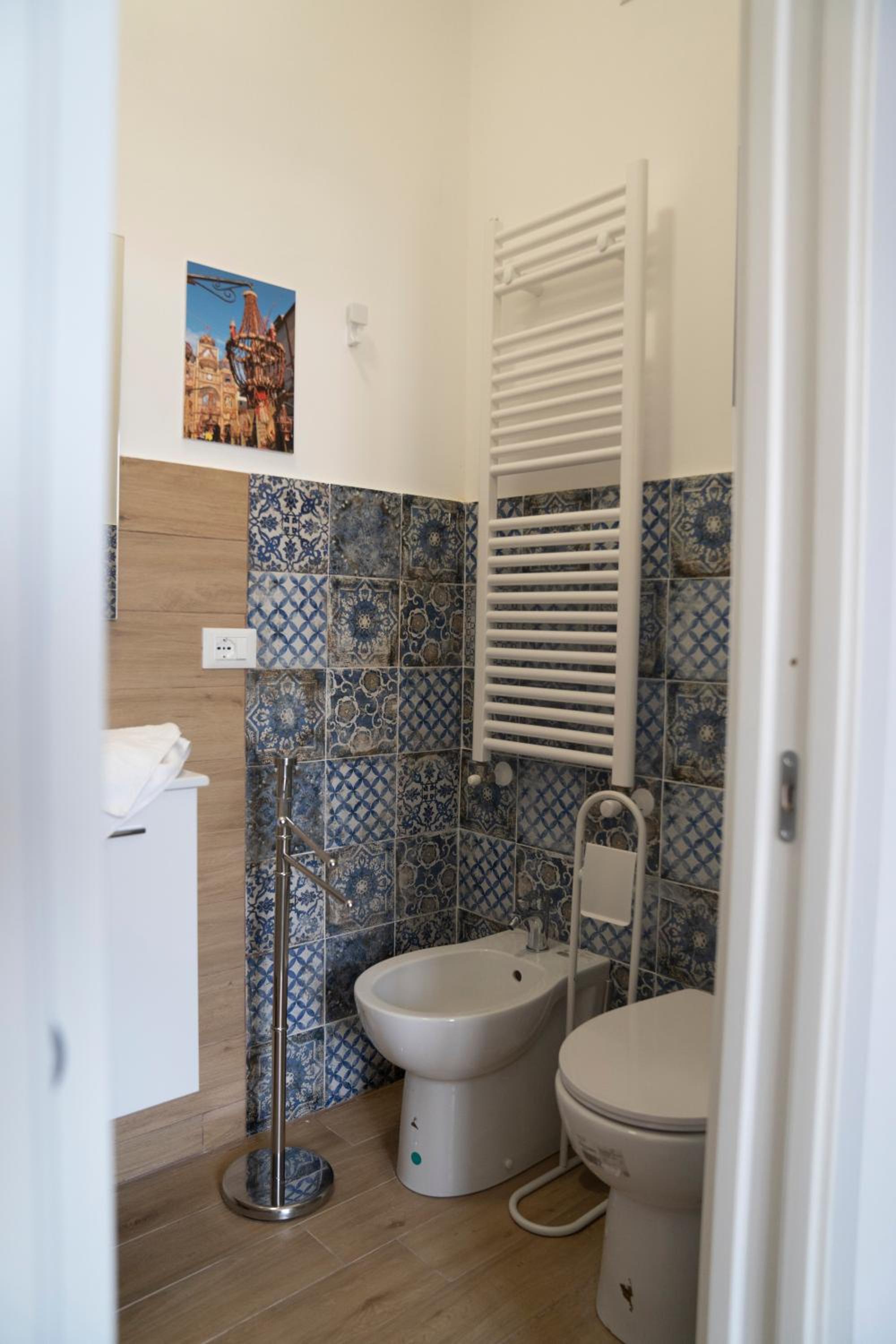 Large Double Room - Photo 4
