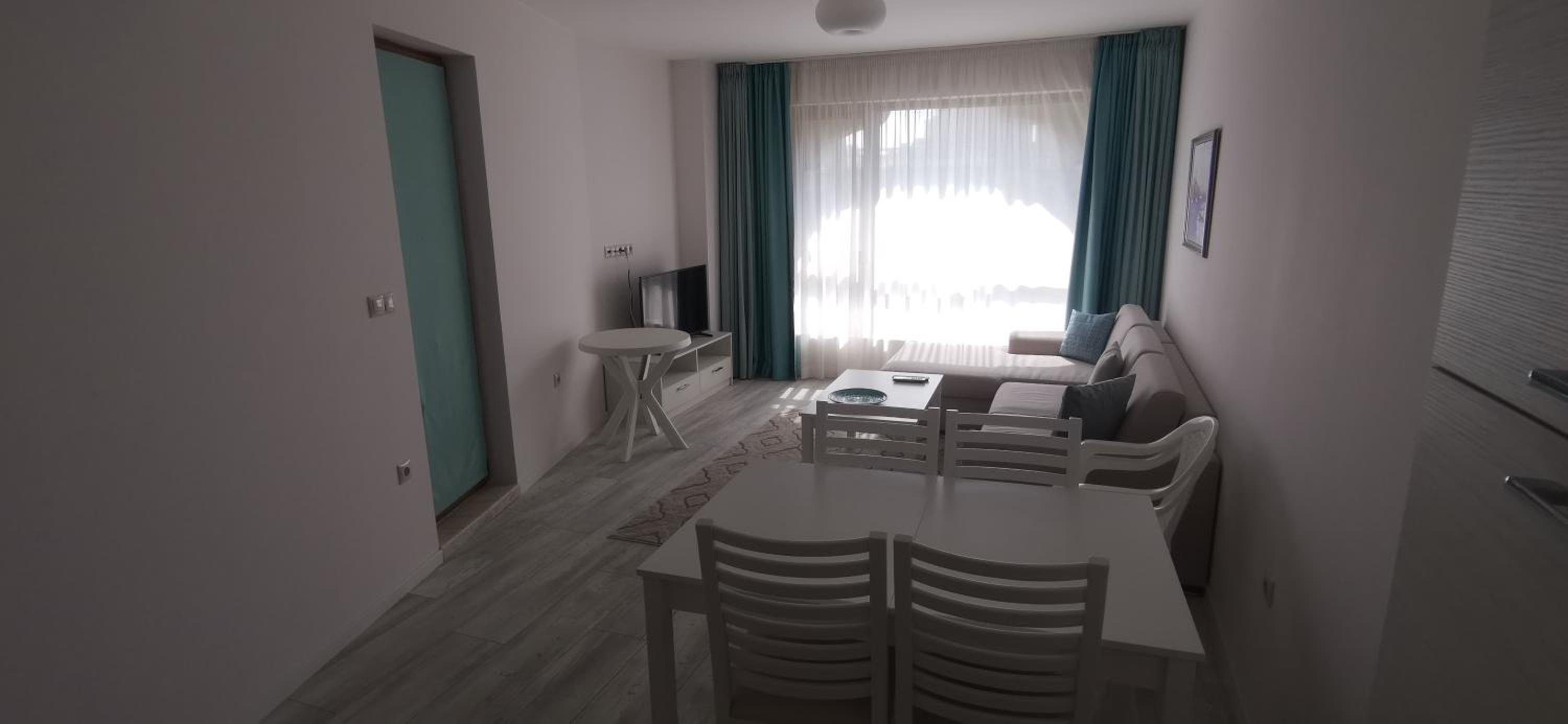 Deluxe One-Bedroom Apartment with Park View photo 1