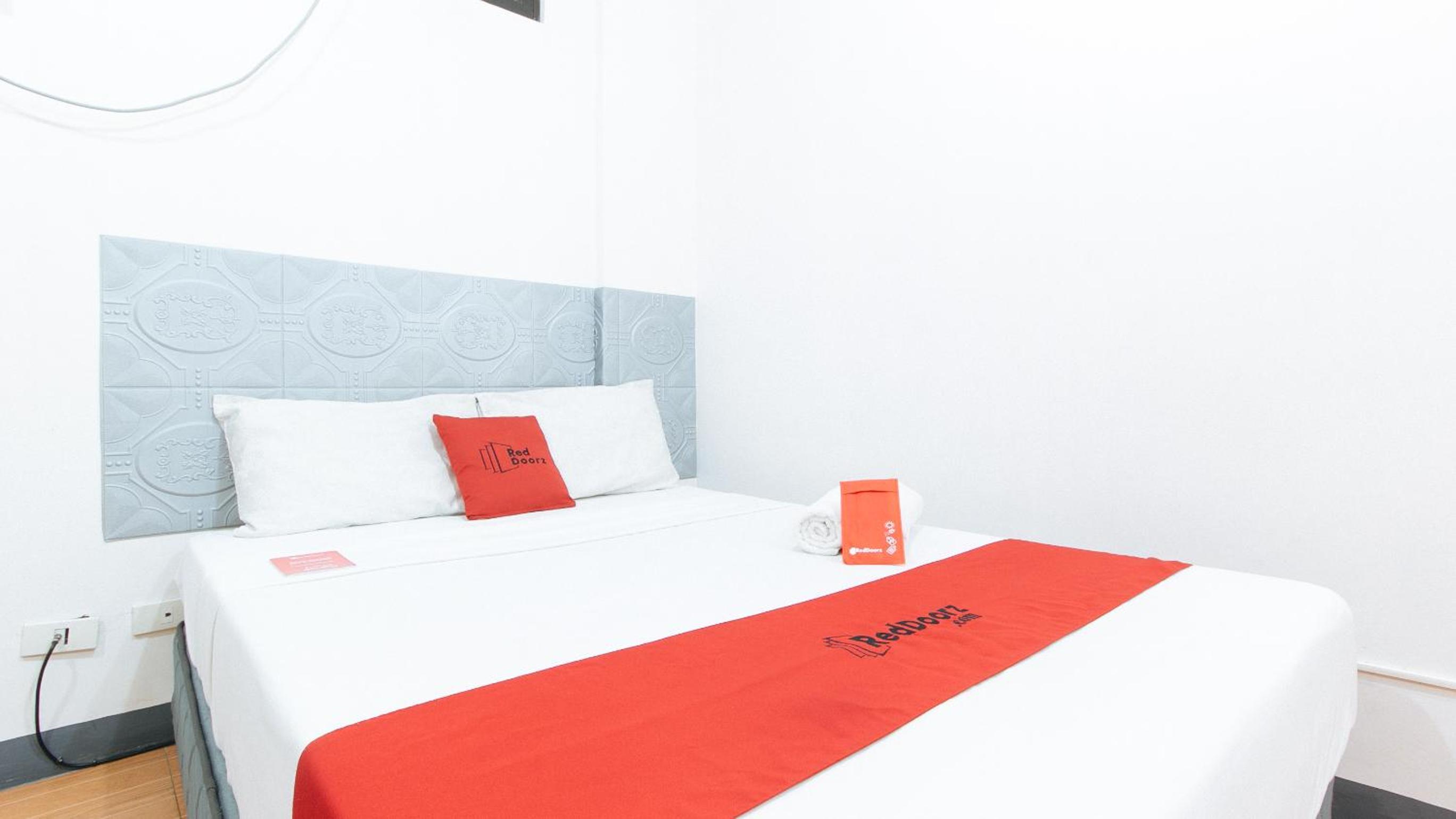 Standard Double Room - Photo 13