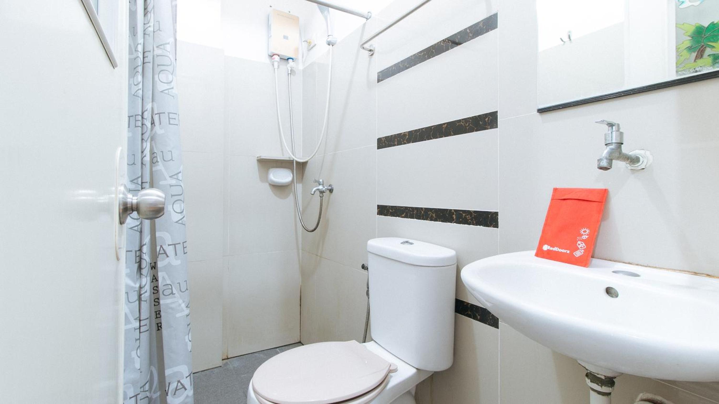 Standard Double Room - Photo 10