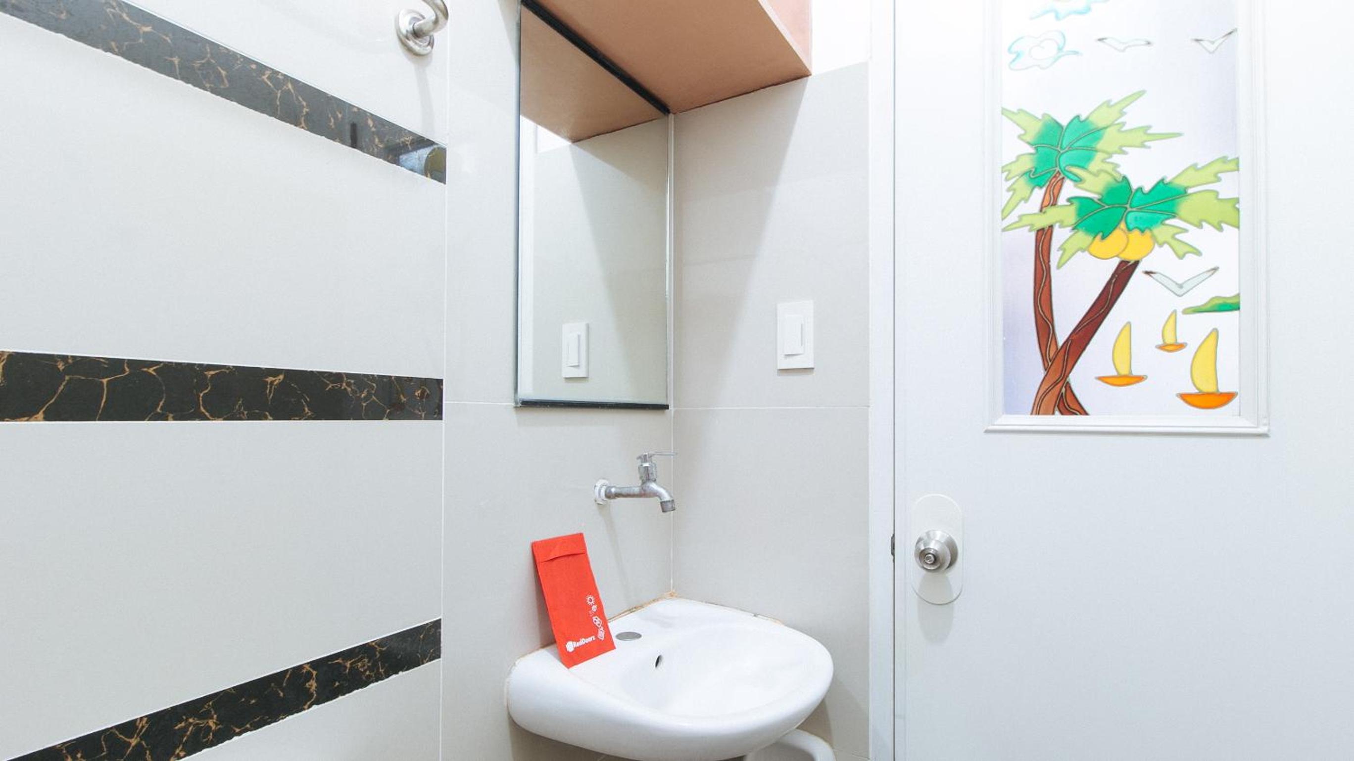 Standard Double Room - Photo 9