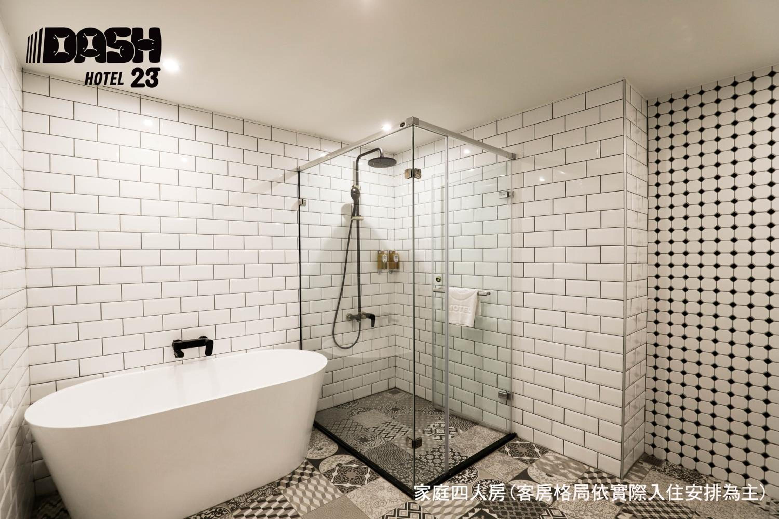 Deluxe Quadruple Room with Bathtub - Photo 19