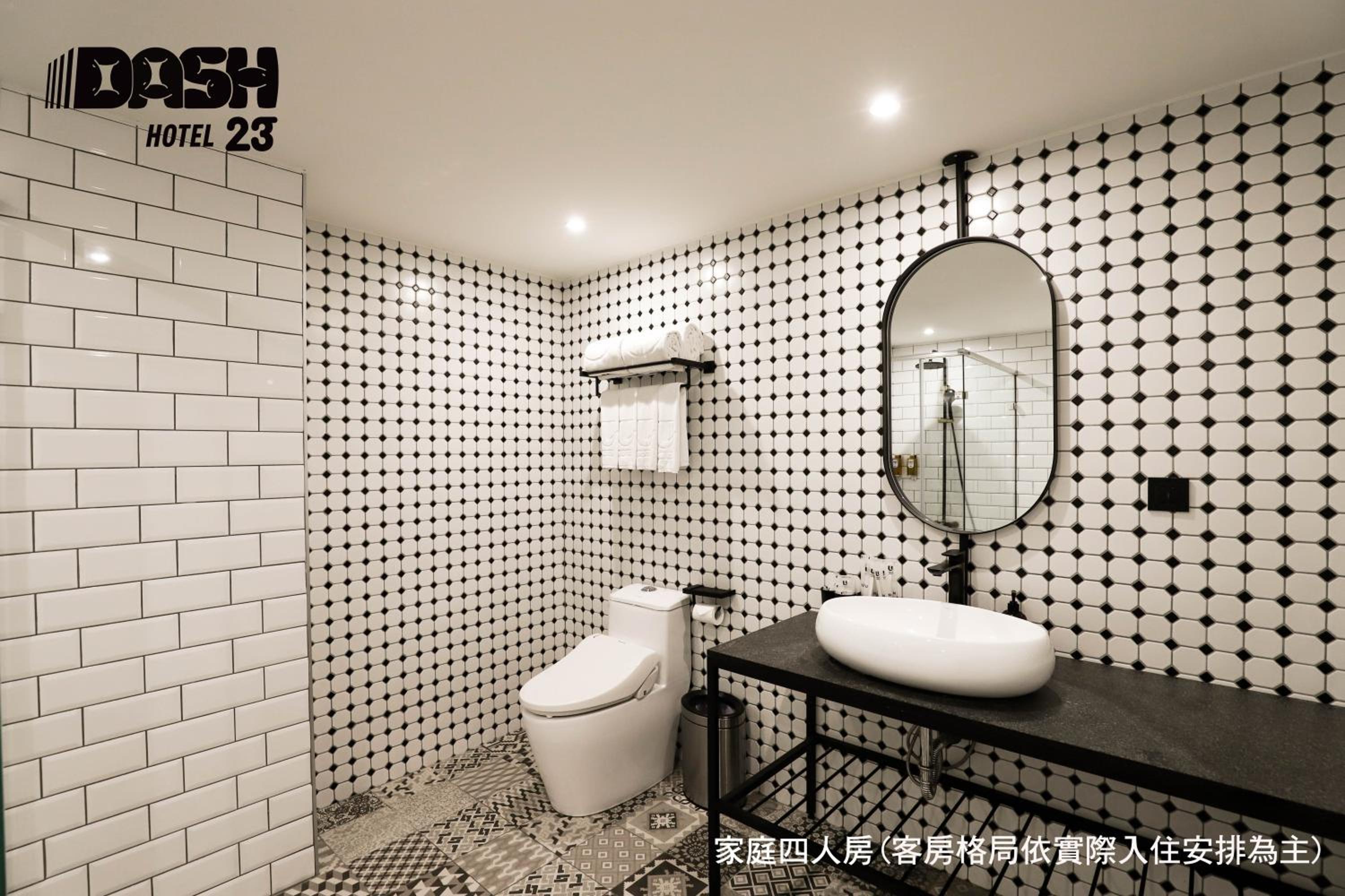 Deluxe Quadruple Room with Bathtub - Photo 20
