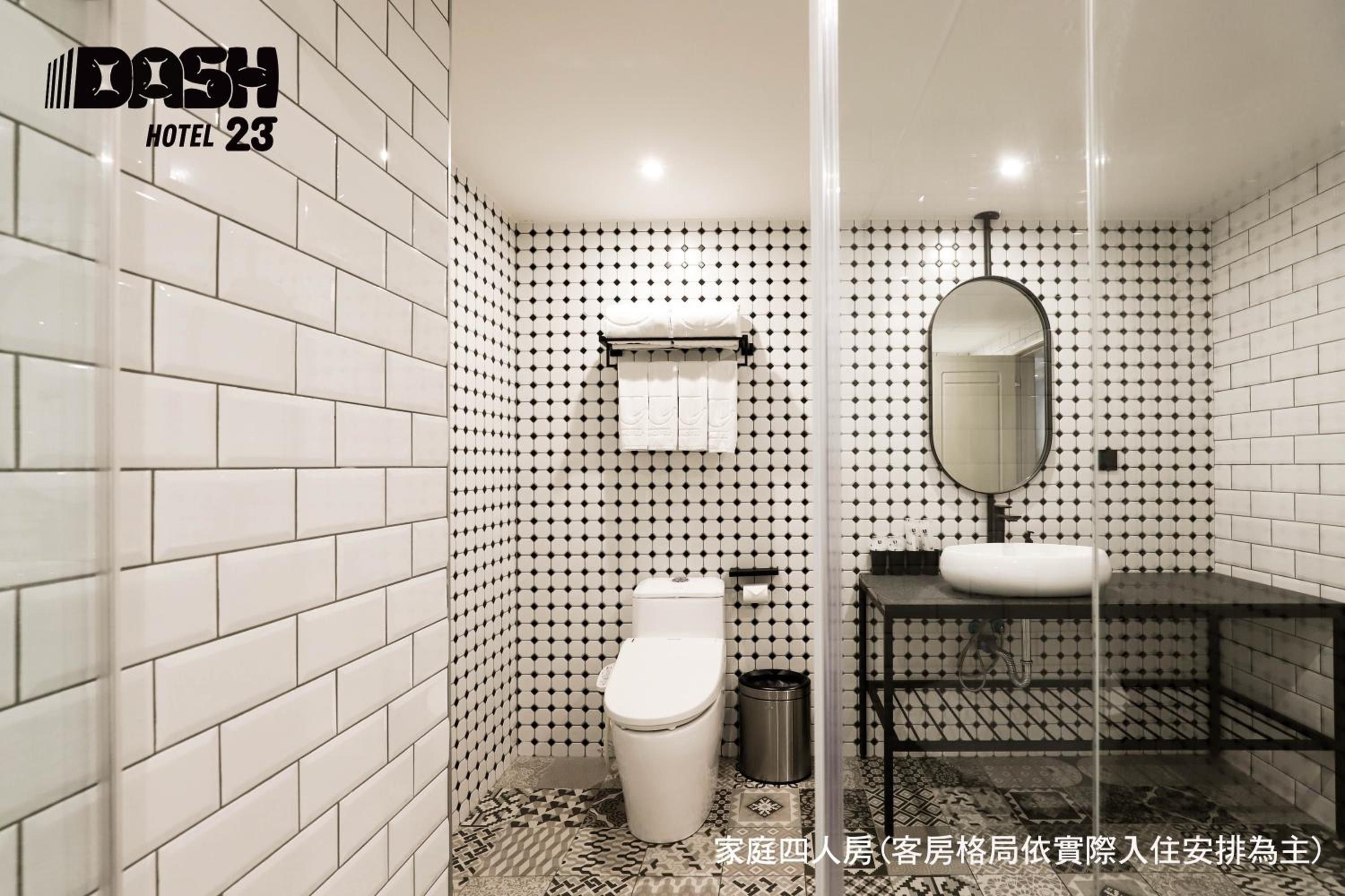 Deluxe Quadruple Room with Bathtub - Photo 21