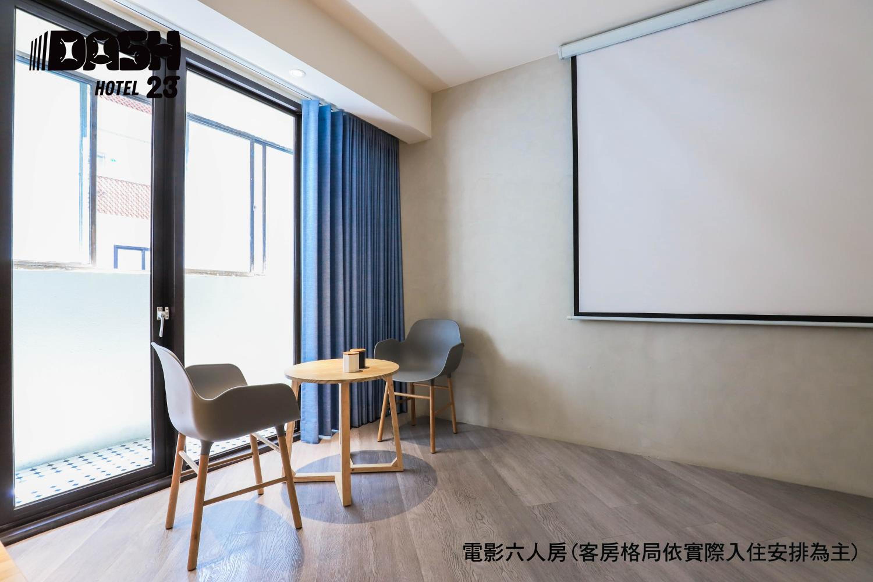 Movie Six People Room with Balcony - Photo 7