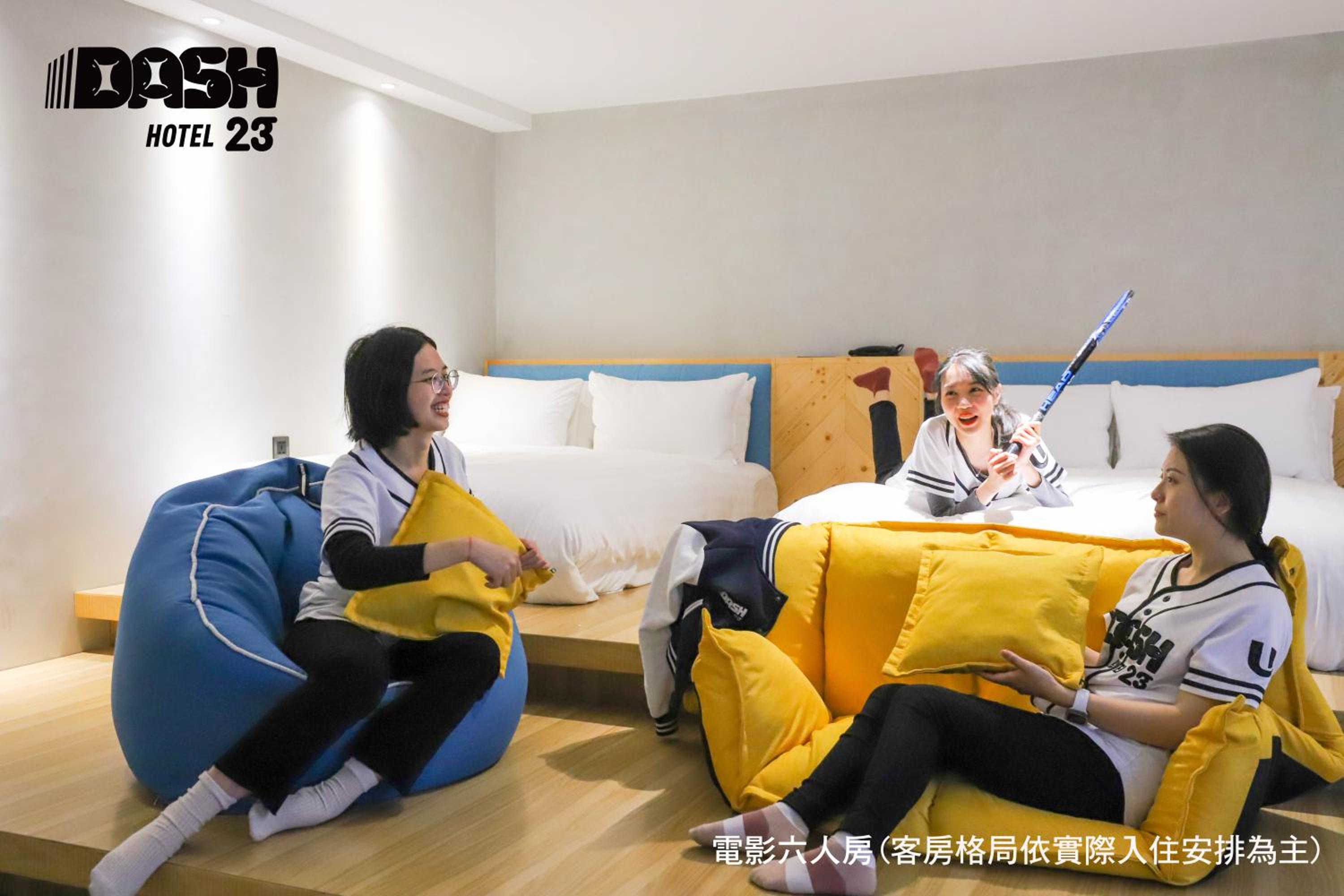 Movie Six People Room with Balcony - Photo 14