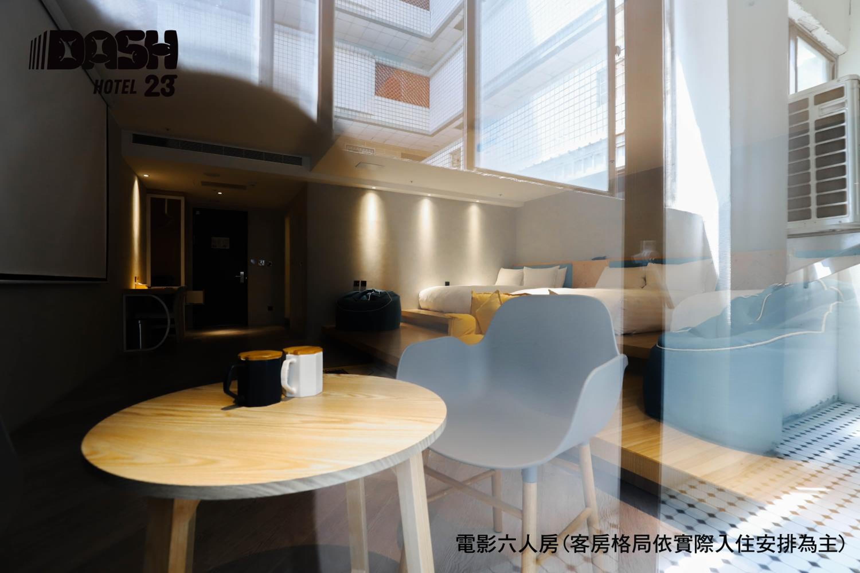 Movie Six People Room with Balcony - Photo 8