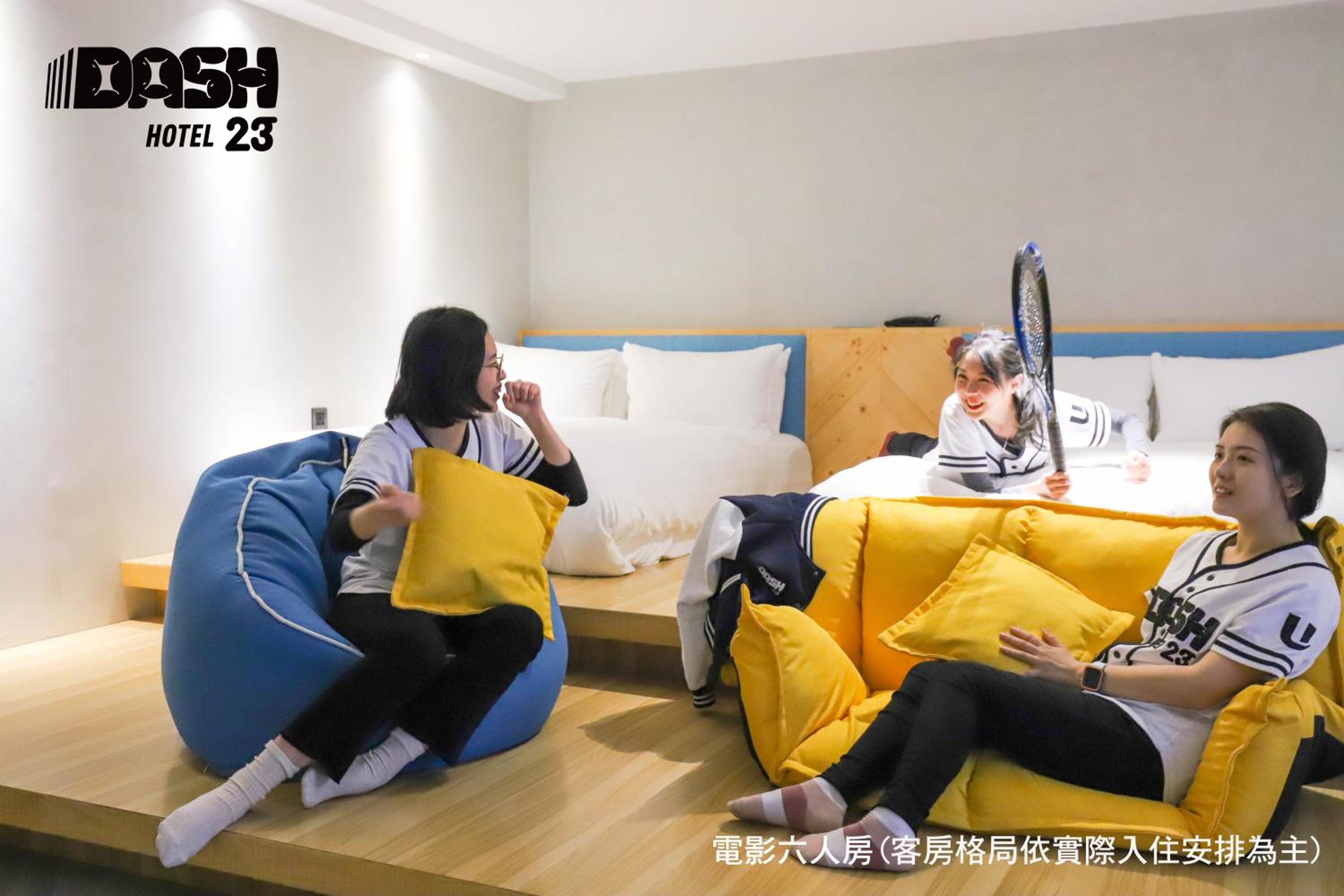Movie Six People Room with Balcony - Photo 2