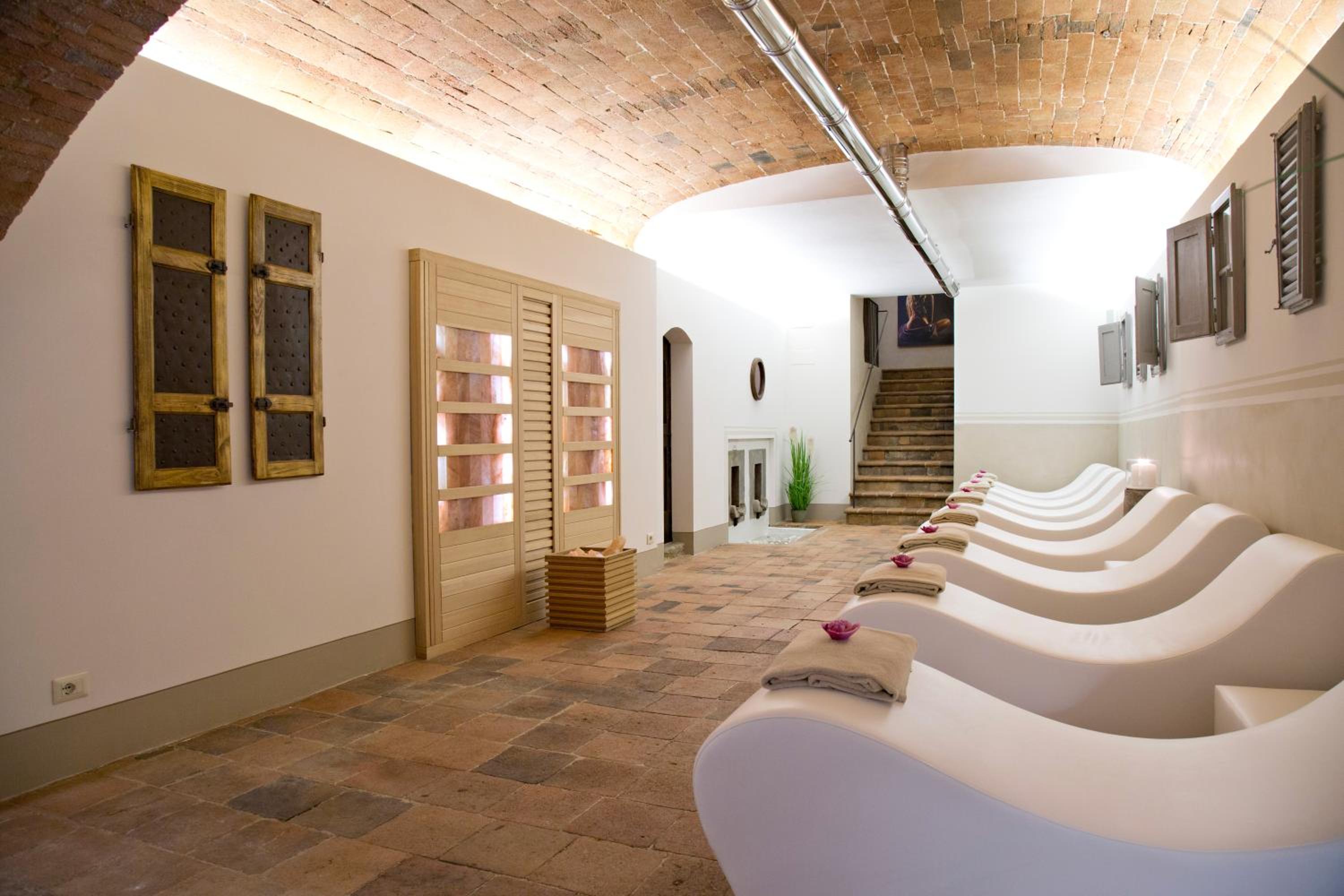 Classic Double Room with Spa Access - Photo 10