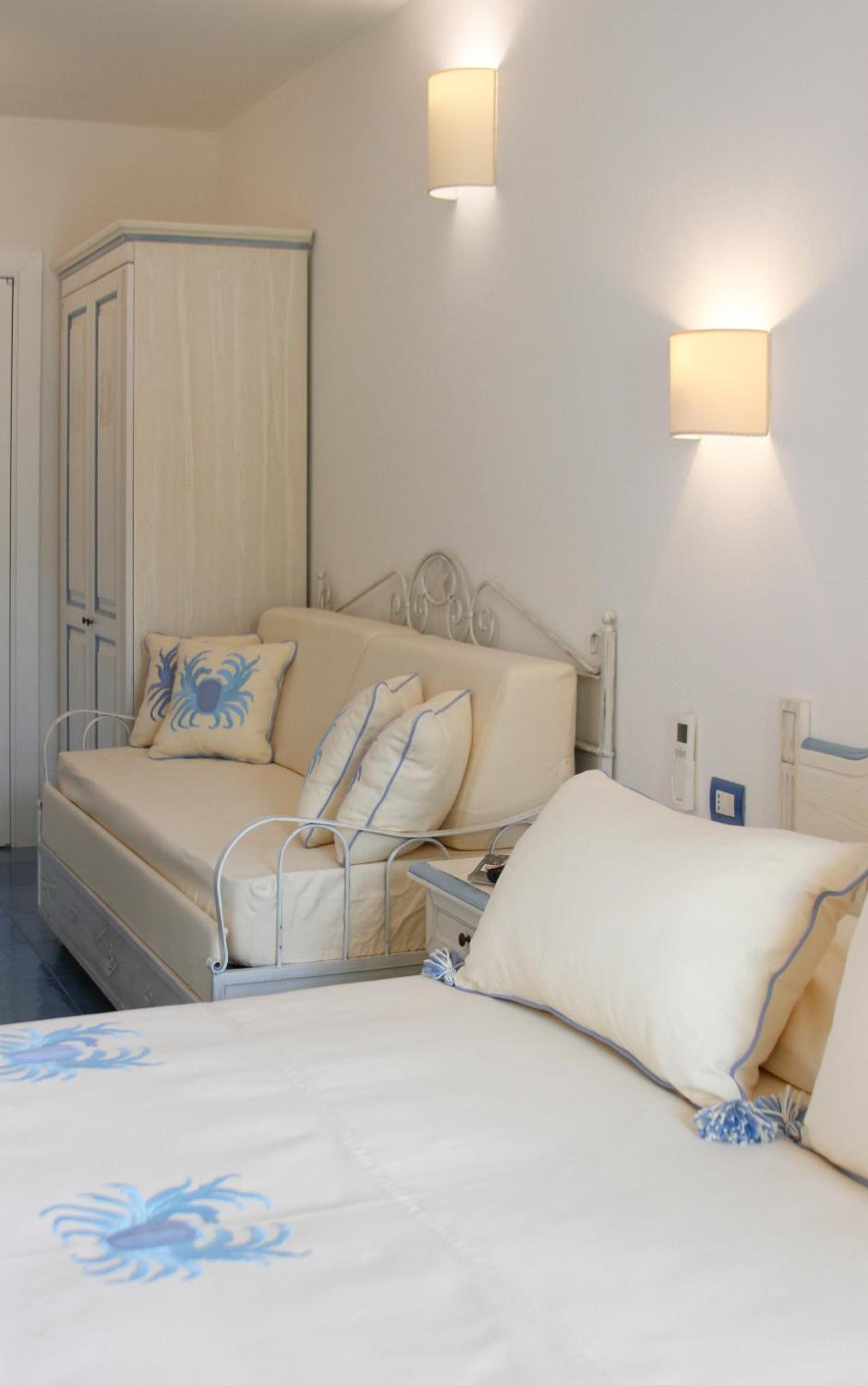 Deluxe Double Room - Photo 9