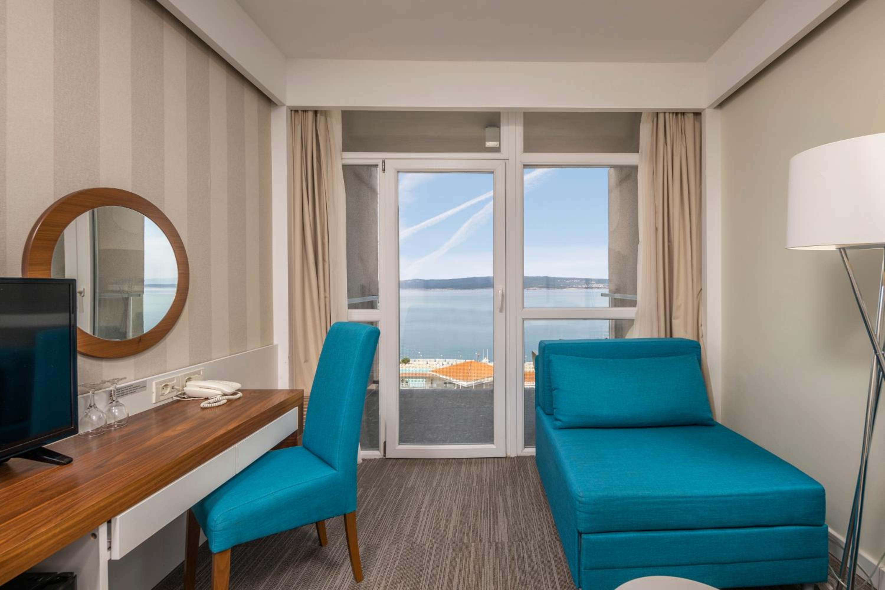 Superior Double or Twin Room with Sea View and Balcony photo 2