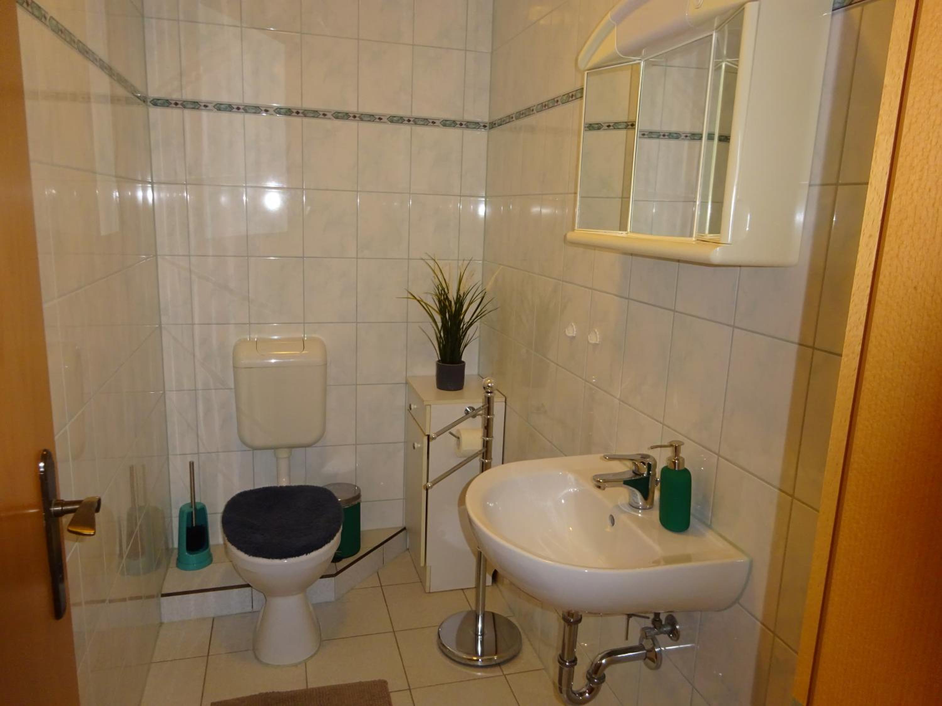 Two-Bedroom Apartment with Shower  photo 2