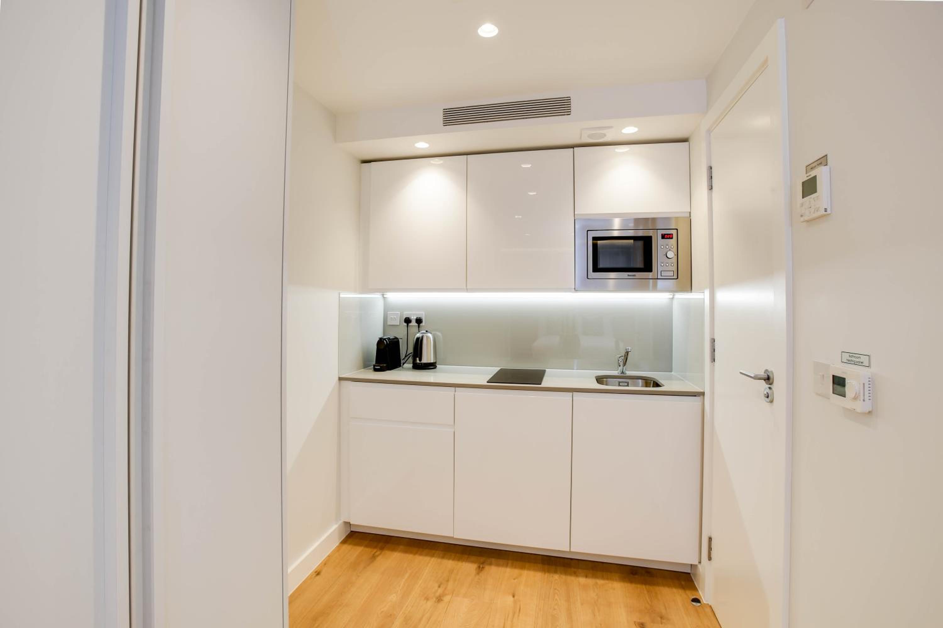Small Studio Apartment photo 3