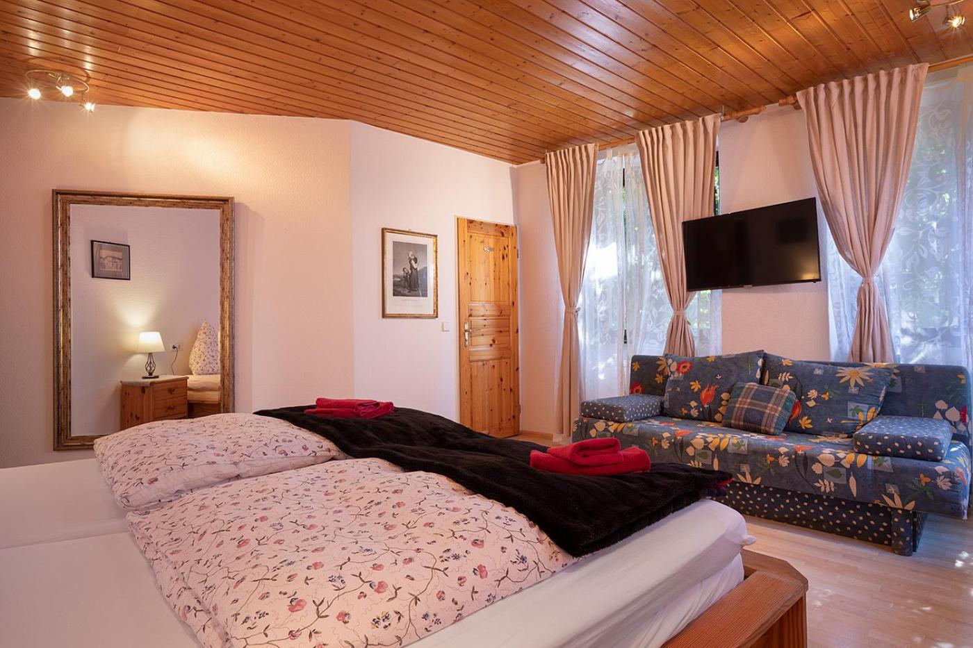 Double Room - Photo 3